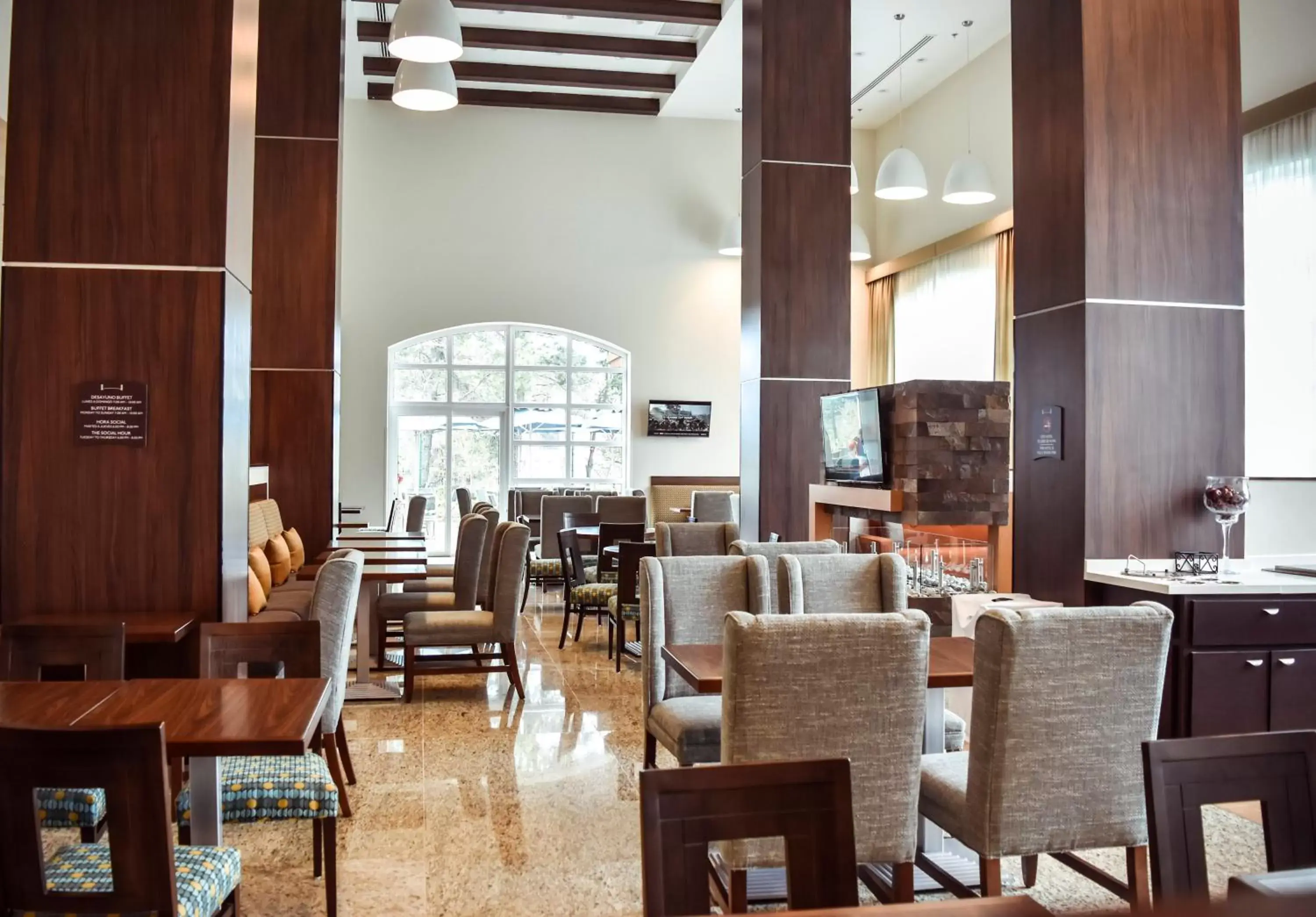 Restaurant/Places to Eat in Staybridge Suites Puebla, an IHG Hotel