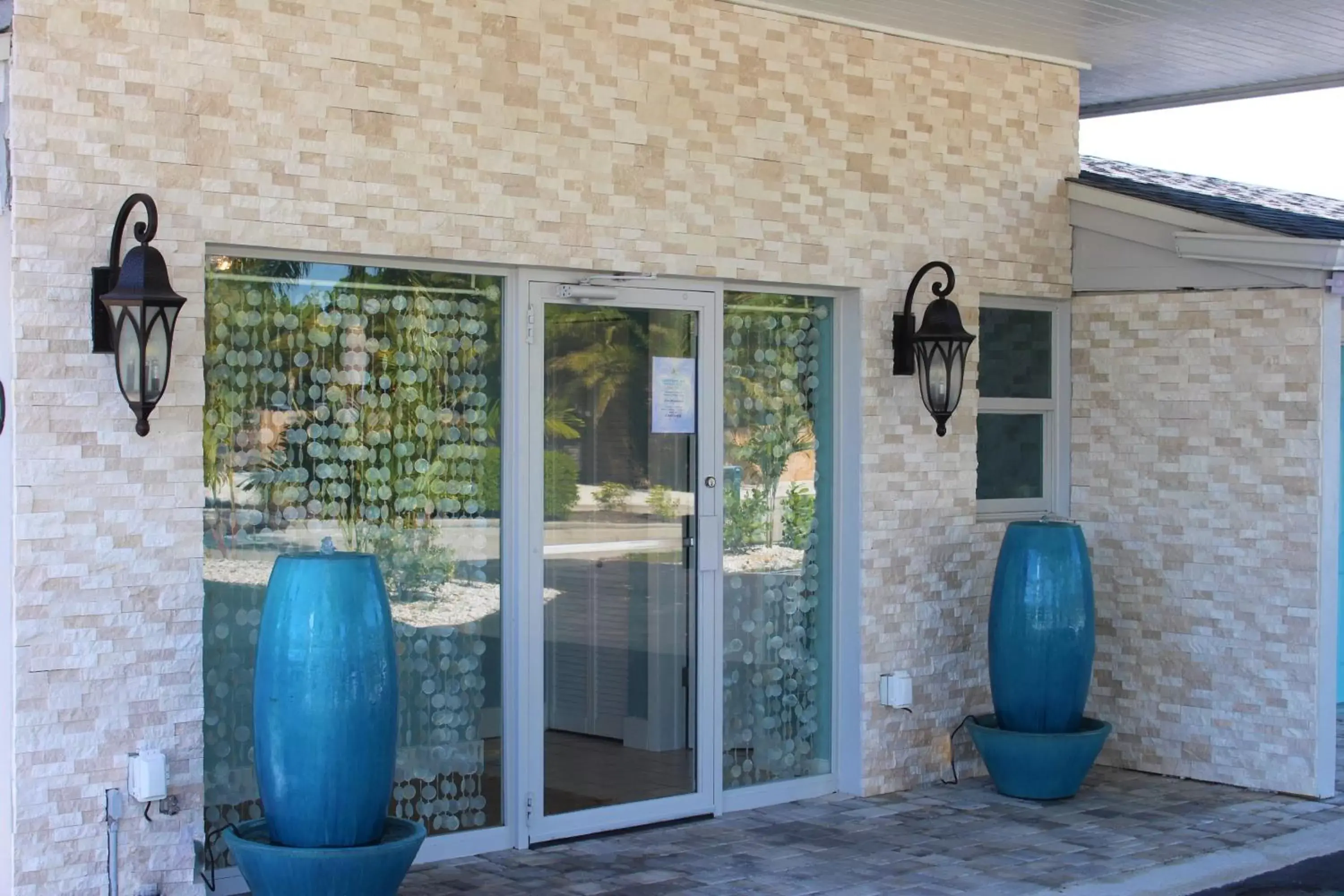 Facade/entrance in Latitude 26 Waterfront Boutique Resort - Fort Myers Beach