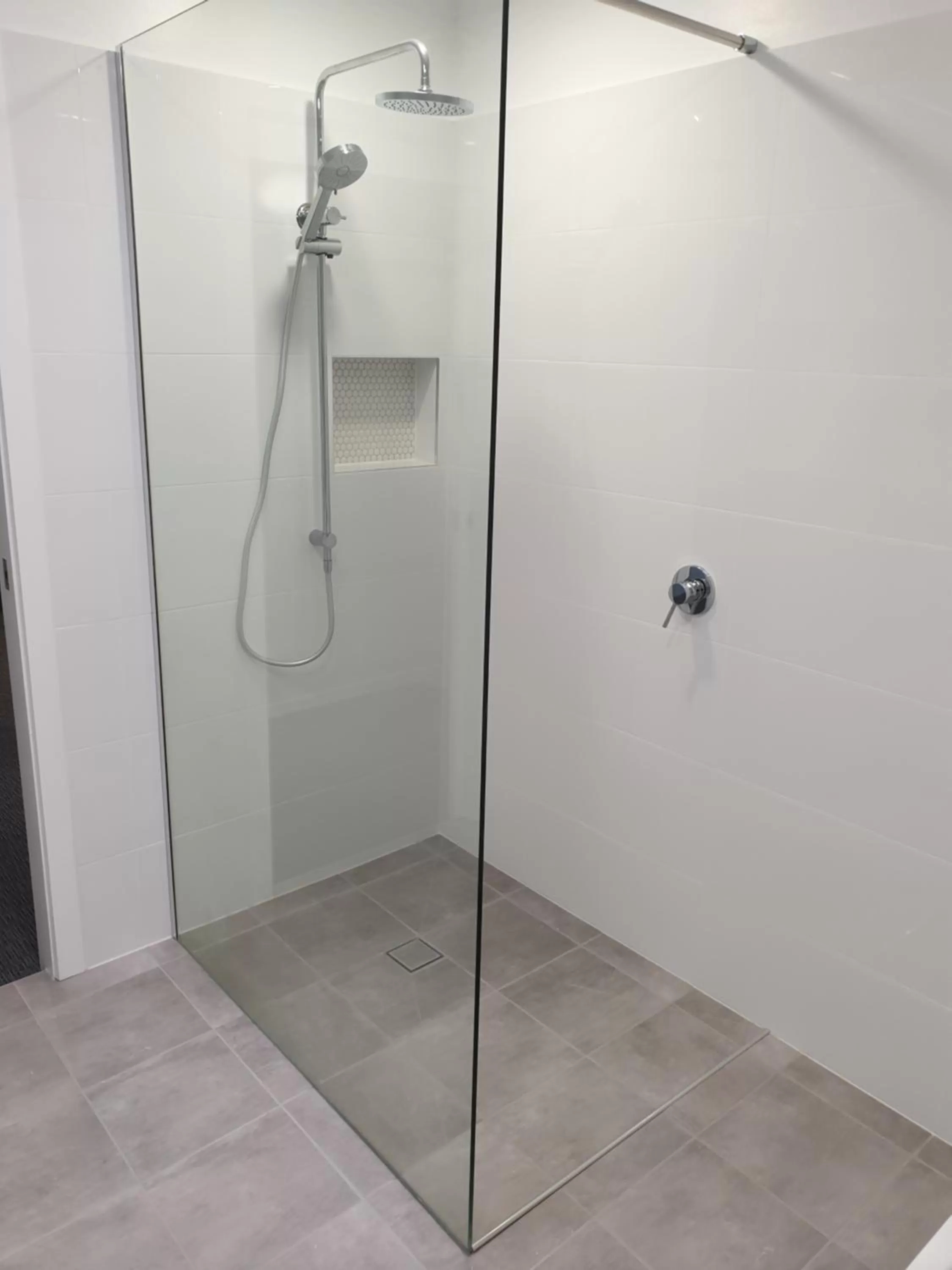 Shower in Twofold Bay Motor Inn