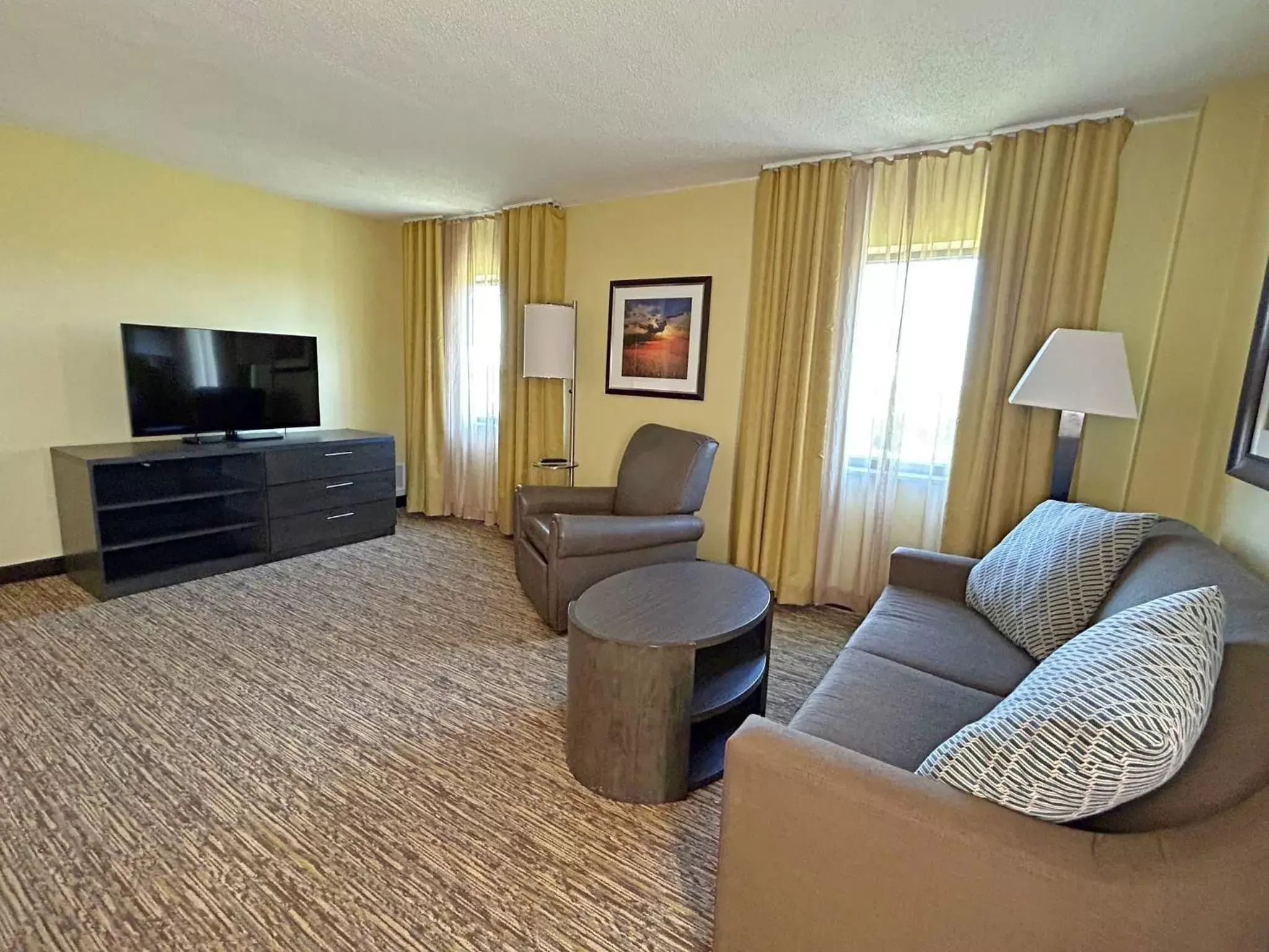 Photo of the whole room, Seating Area in Candlewood Suites Indianapolis Downtown Medical District, an IHG Hotel