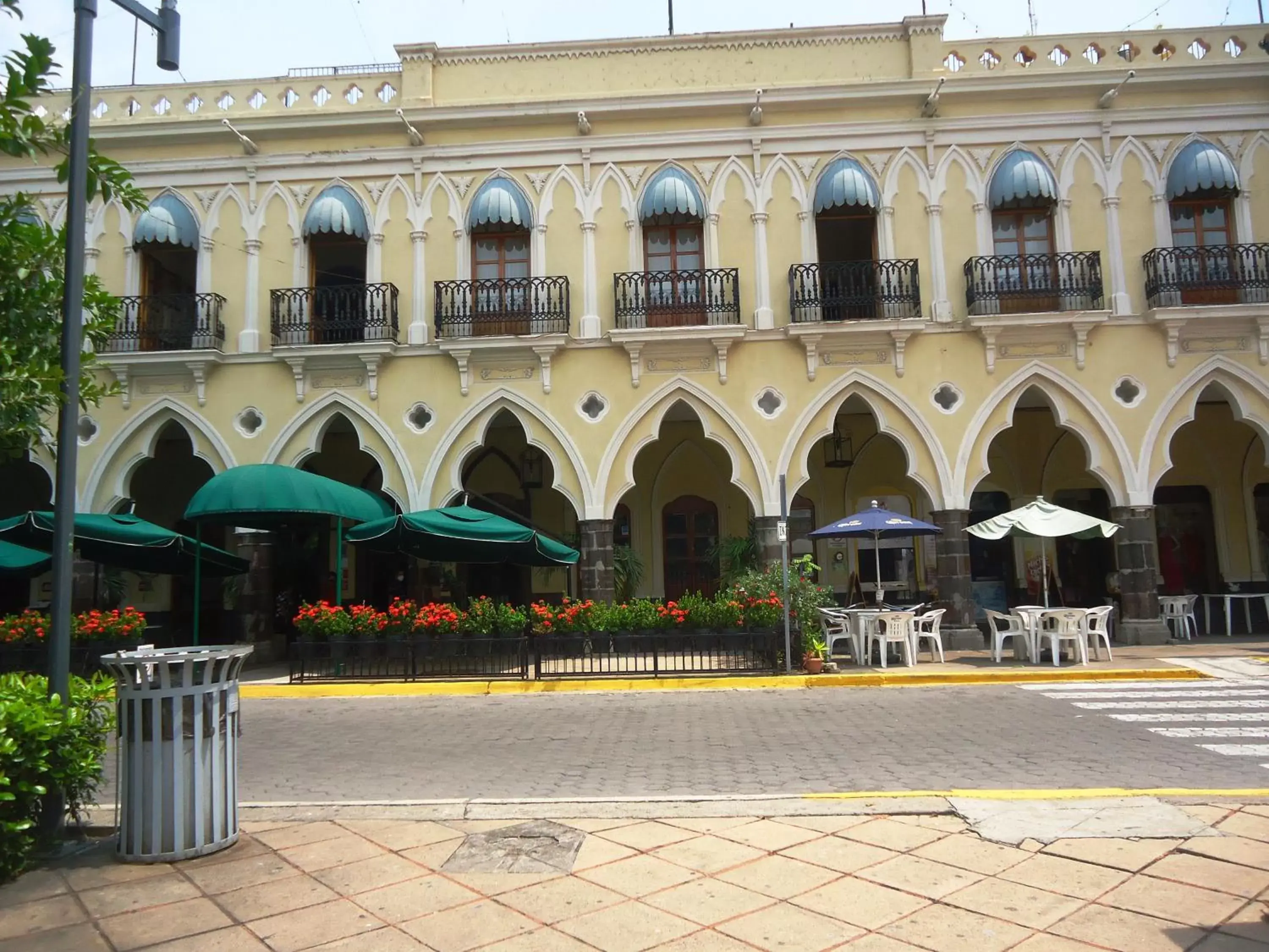 Facade/entrance, Property Building in Hotel Concierge Plaza Colima