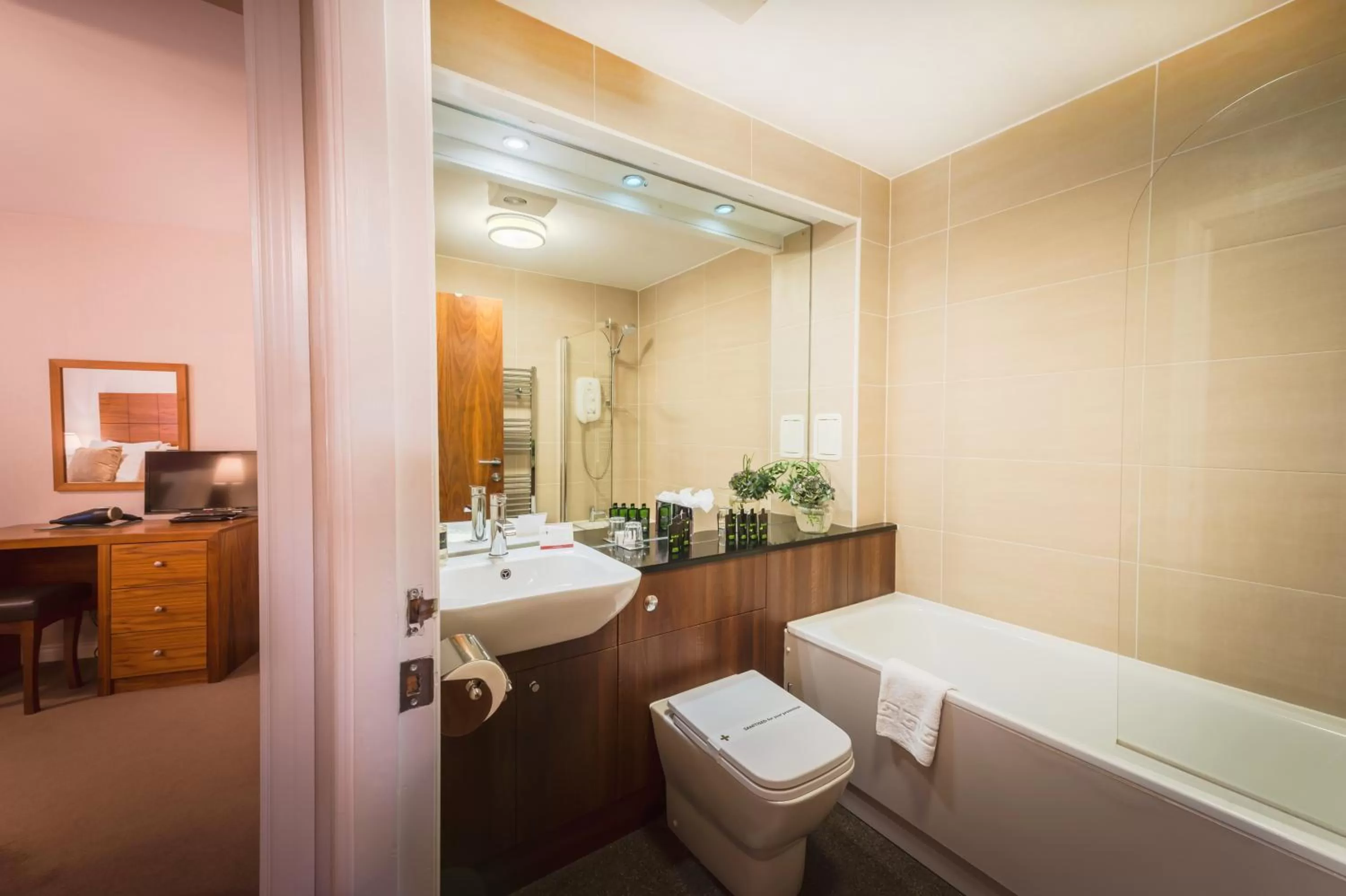 Bathroom in The Knight Residence by Mansley