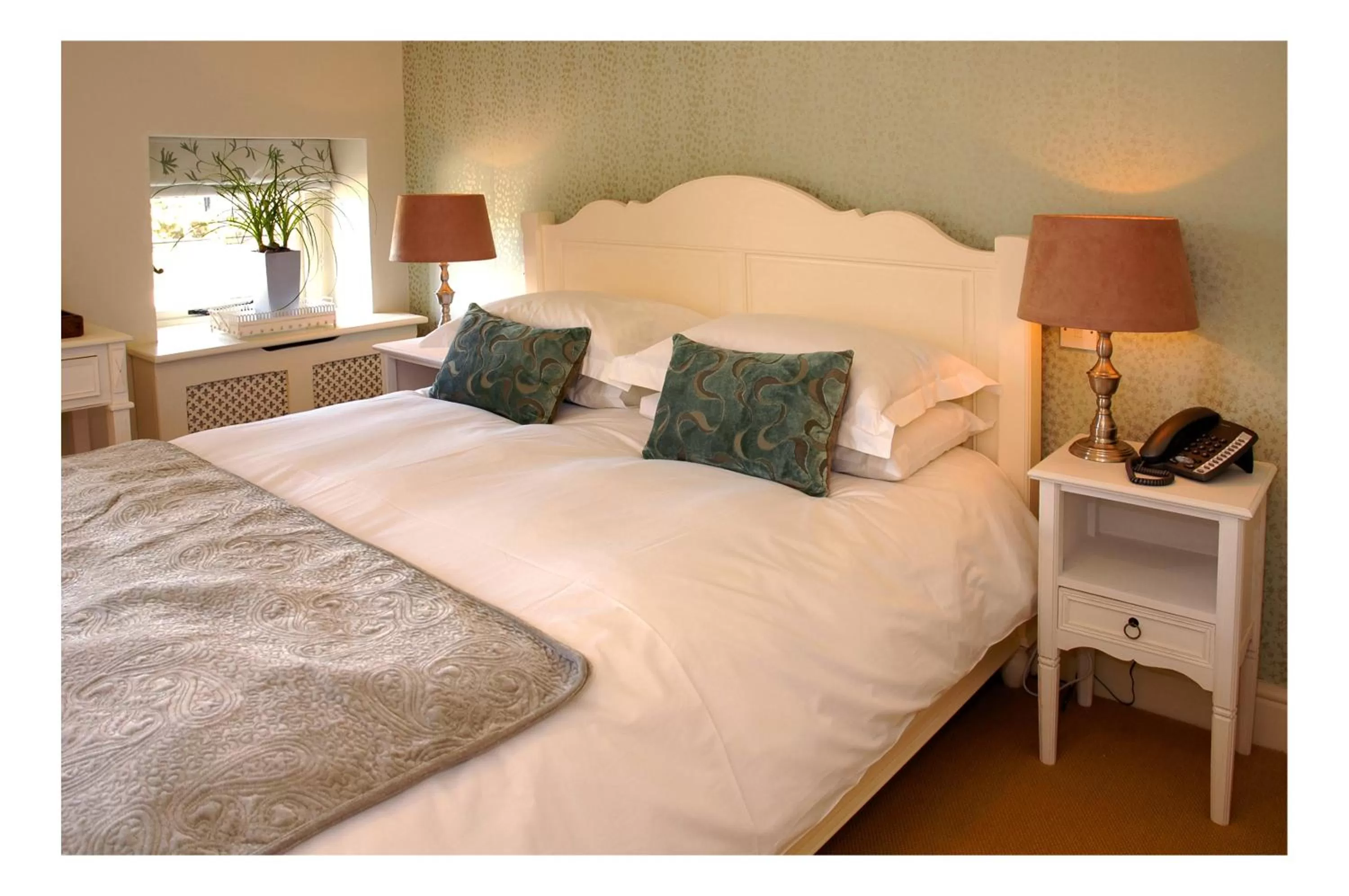 Bedroom, Bed in The Kings Arms