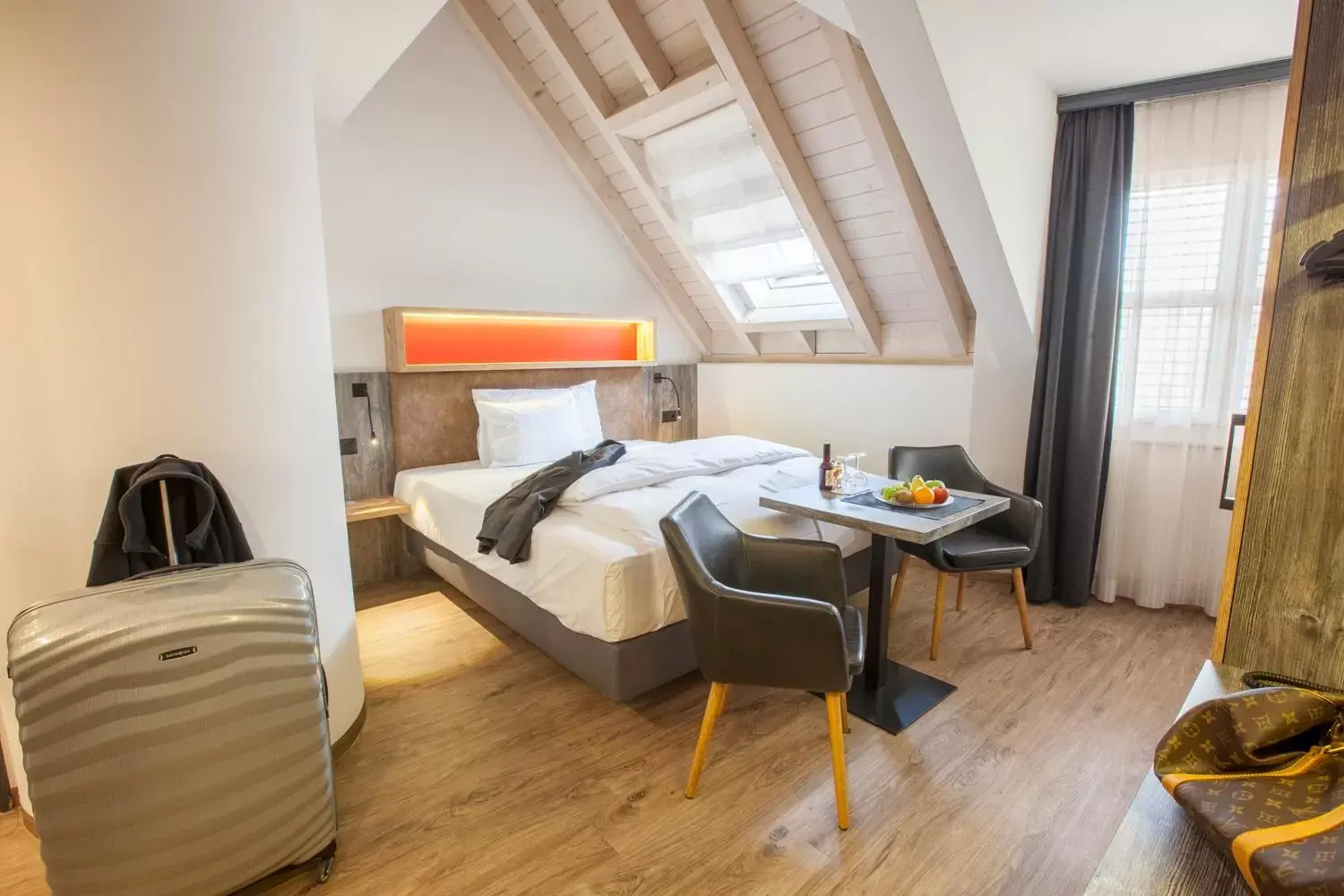 Photo of the whole room, Bed in Boutiquehotel ThessoniClassicZürich