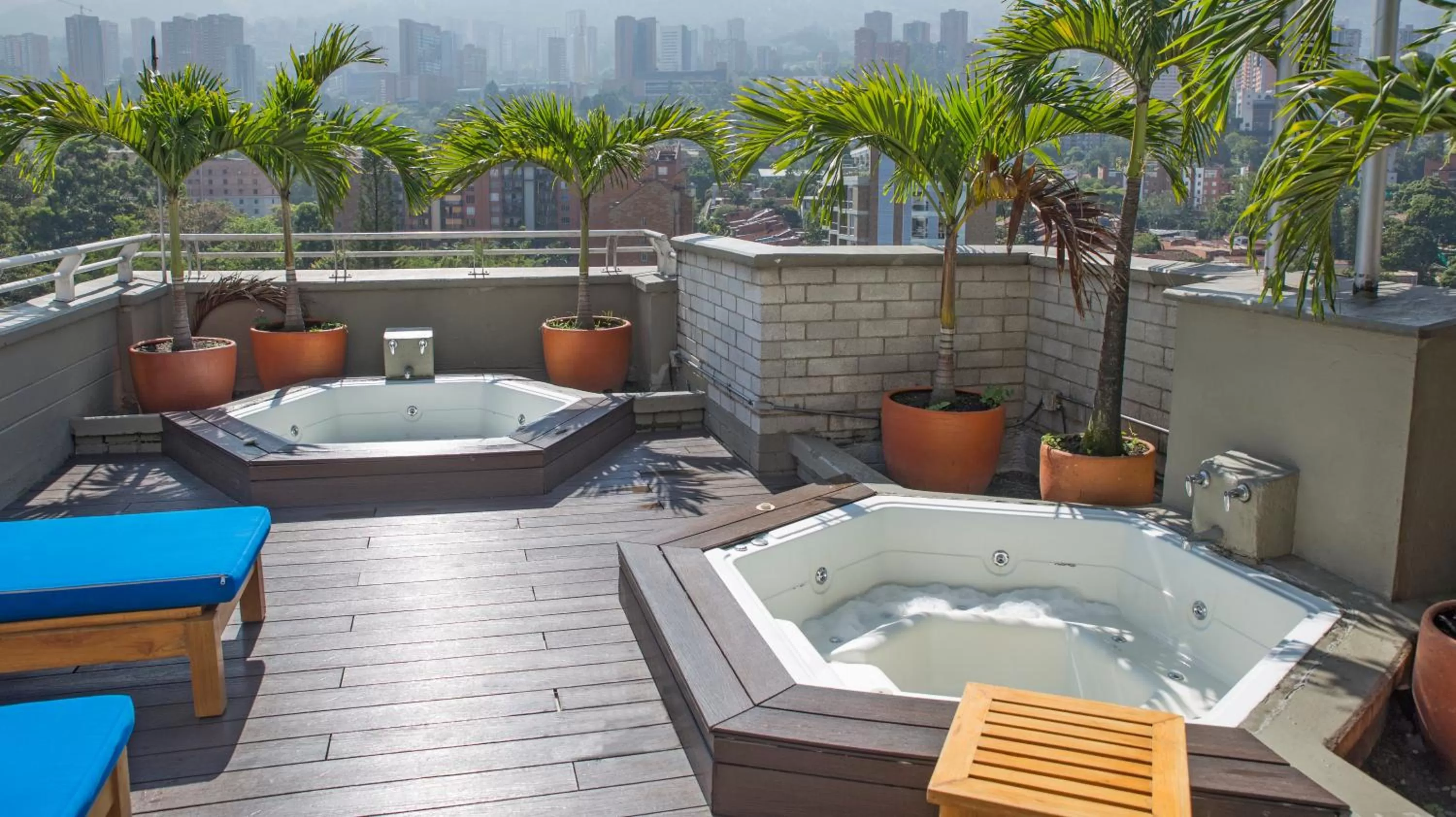 Hot Tub in Apartamentos Poblado Alejandría by HOUSY HOST