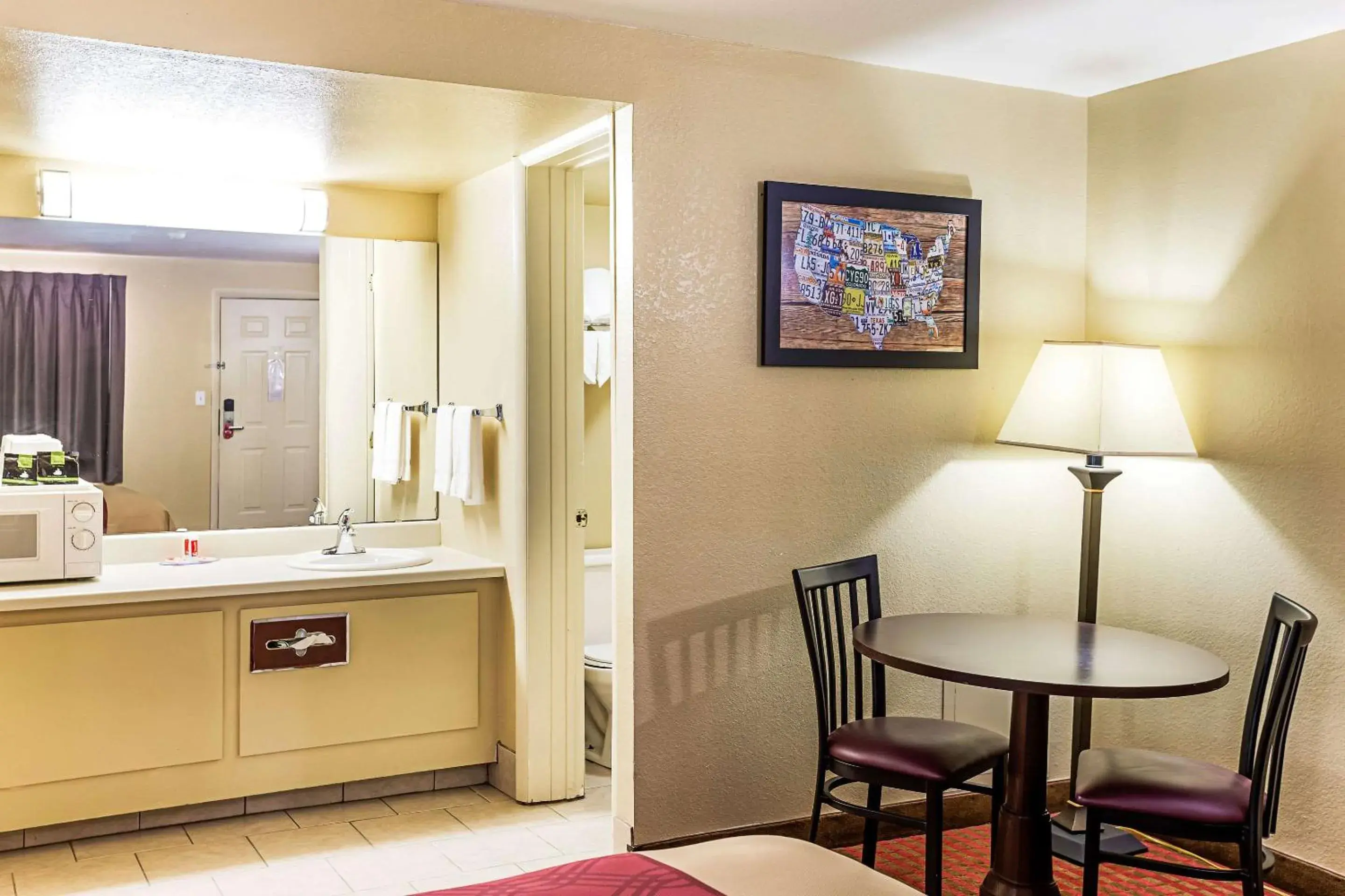 Photo of the whole room, Bathroom in Econo Lodge Mcalester