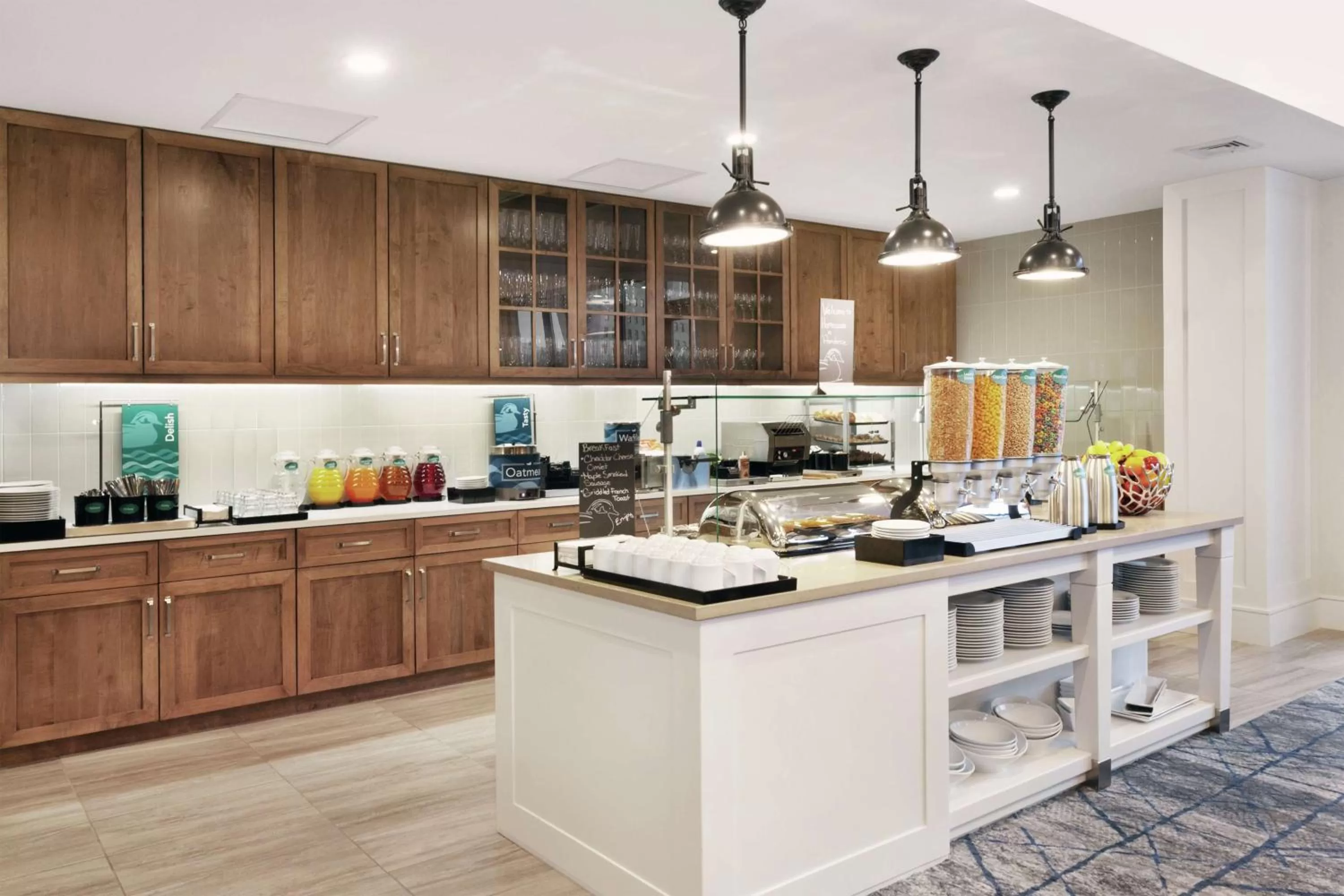 Dining area in Homewood Suites by Hilton Providence Downtown