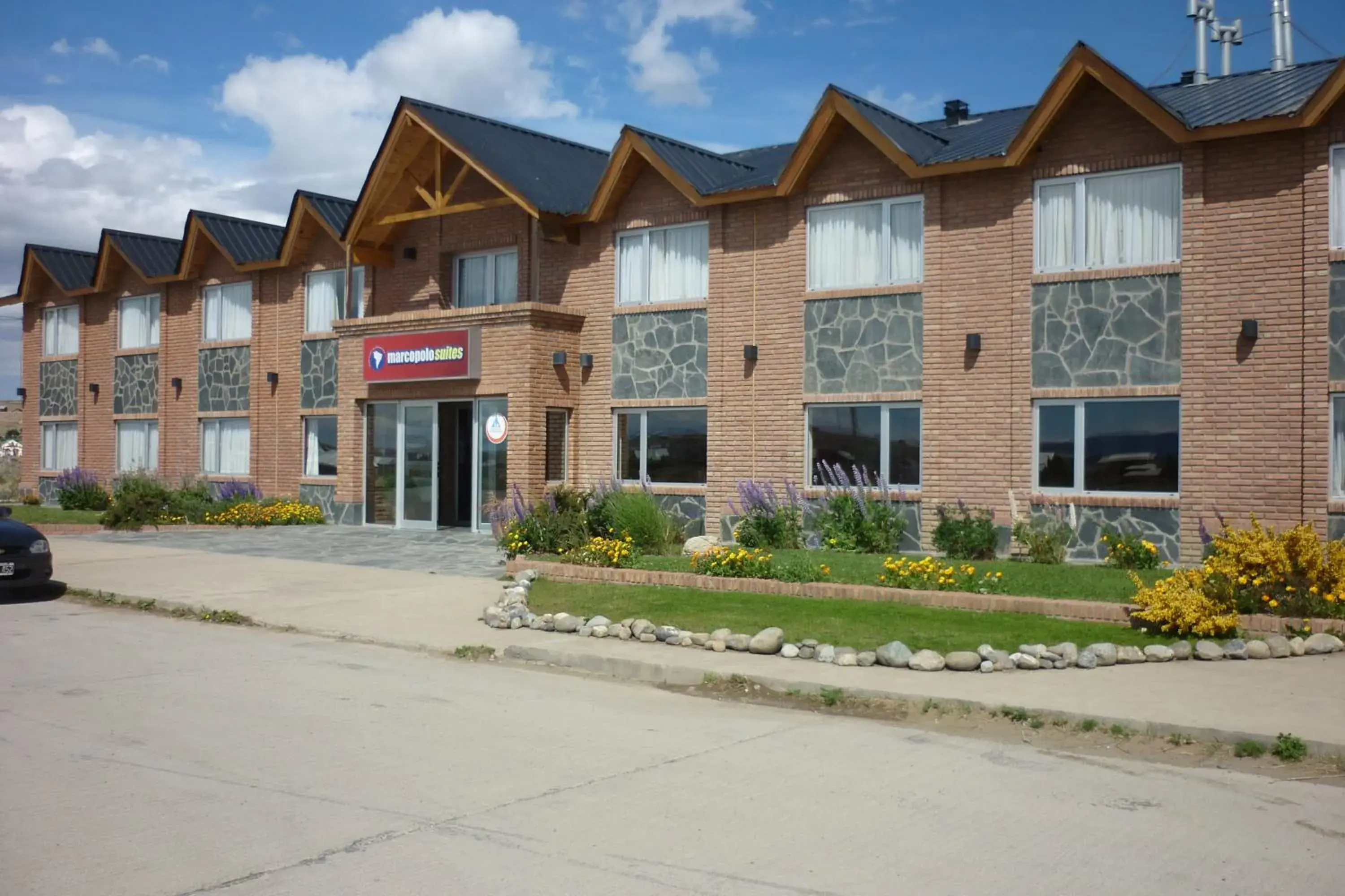 Facade/entrance, Property Building in Marcopolo Suites Calafate