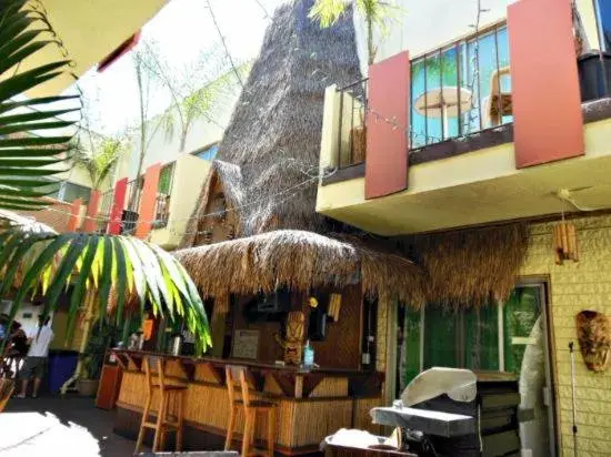 Inner courtyard view in Banana Bungalow West Hollywood Hotel & Hostel