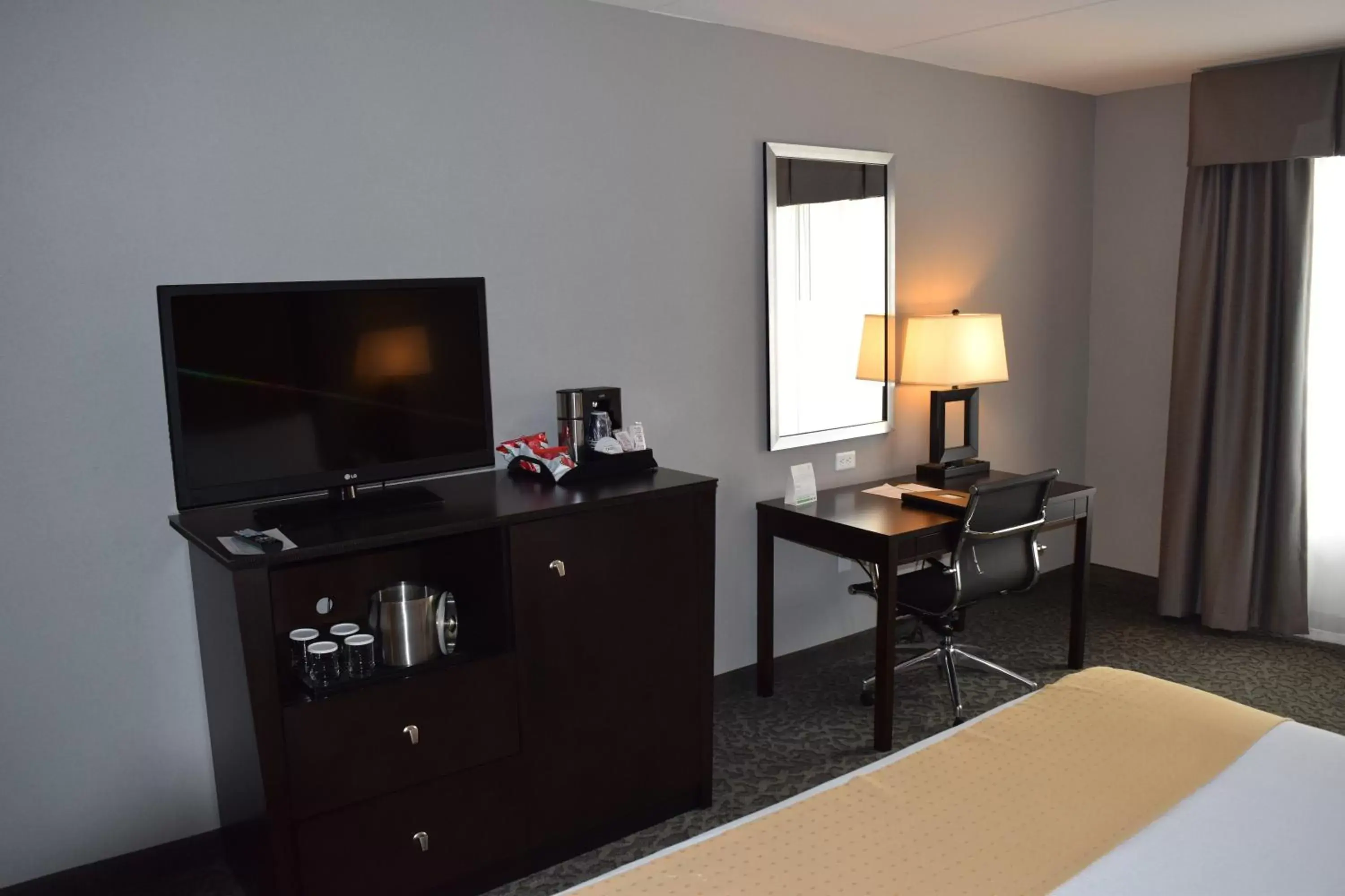 Photo of the whole room, TV/Entertainment Center in Holiday Inn and Suites East Peoria, an IHG Hotel