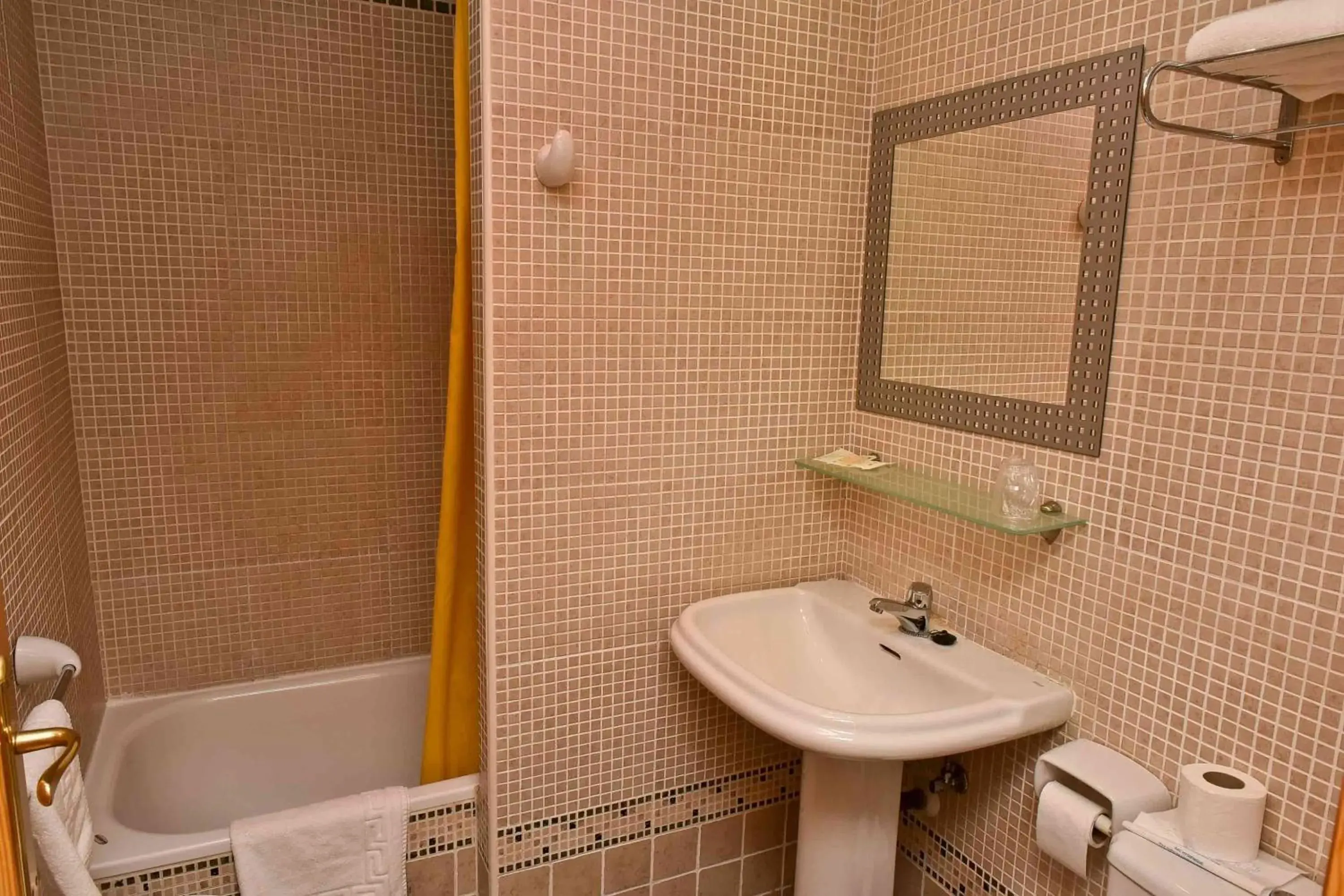 Bathroom in Hotel Adsubia