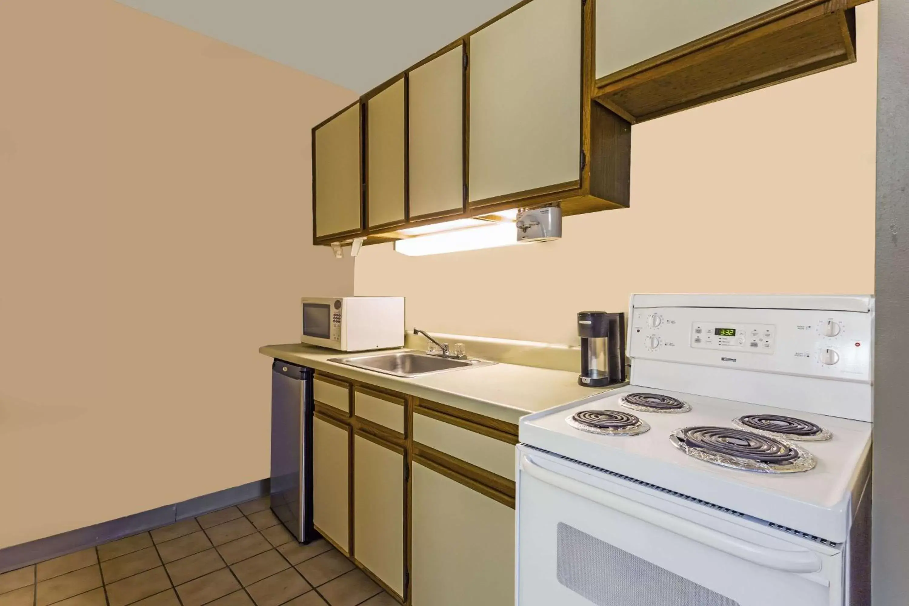 Photo of the whole room, Kitchen/Kitchenette in Days Inn by Wyndham Virginia Beach At The Beach