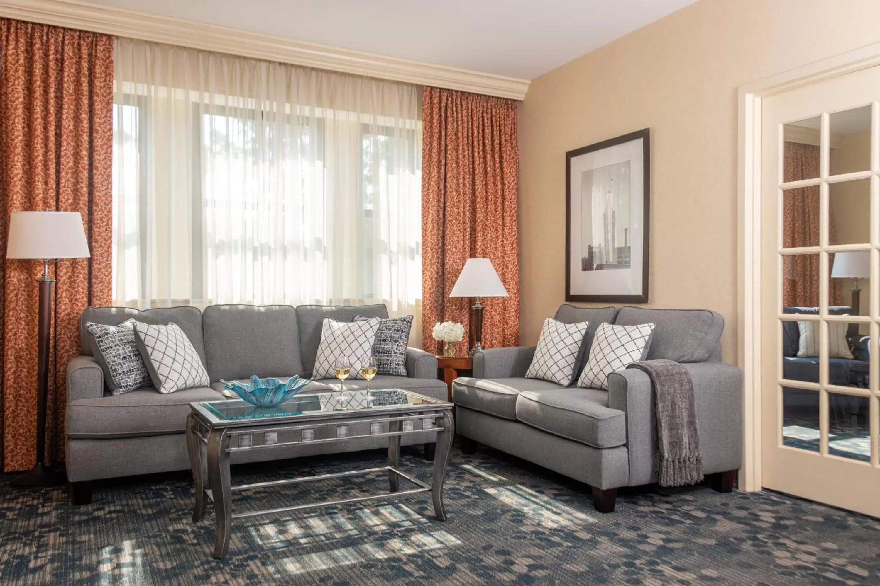 Living room, Seating Area in Southbridge Hotel and Conference Center