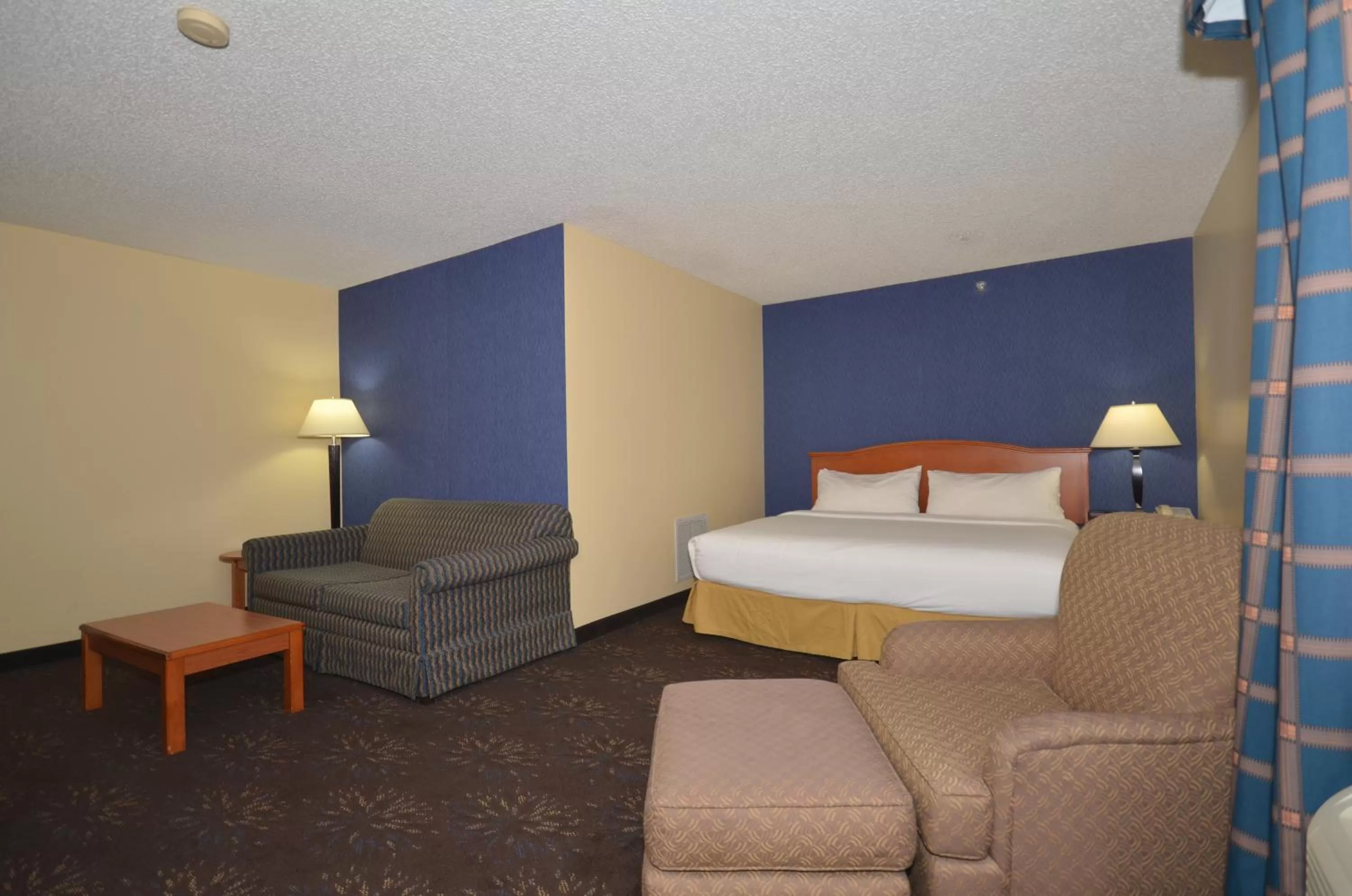 Photo of the whole room, Bed in Ramada by Wyndham Santa Fe