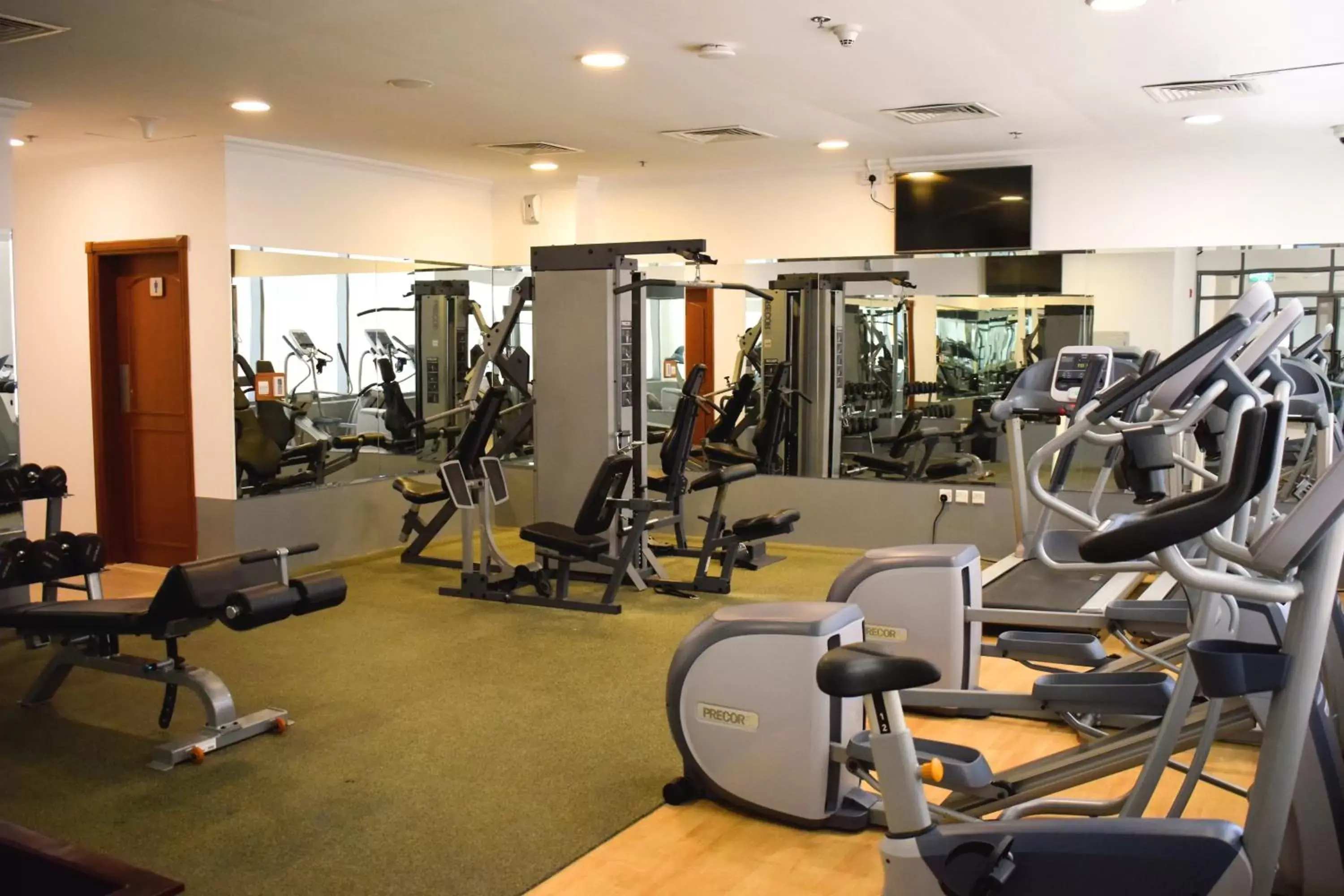 Fitness centre/facilities in Sapphire Plaza Hotel Fitness centre/facilities in Sapphire Plaza Hotel