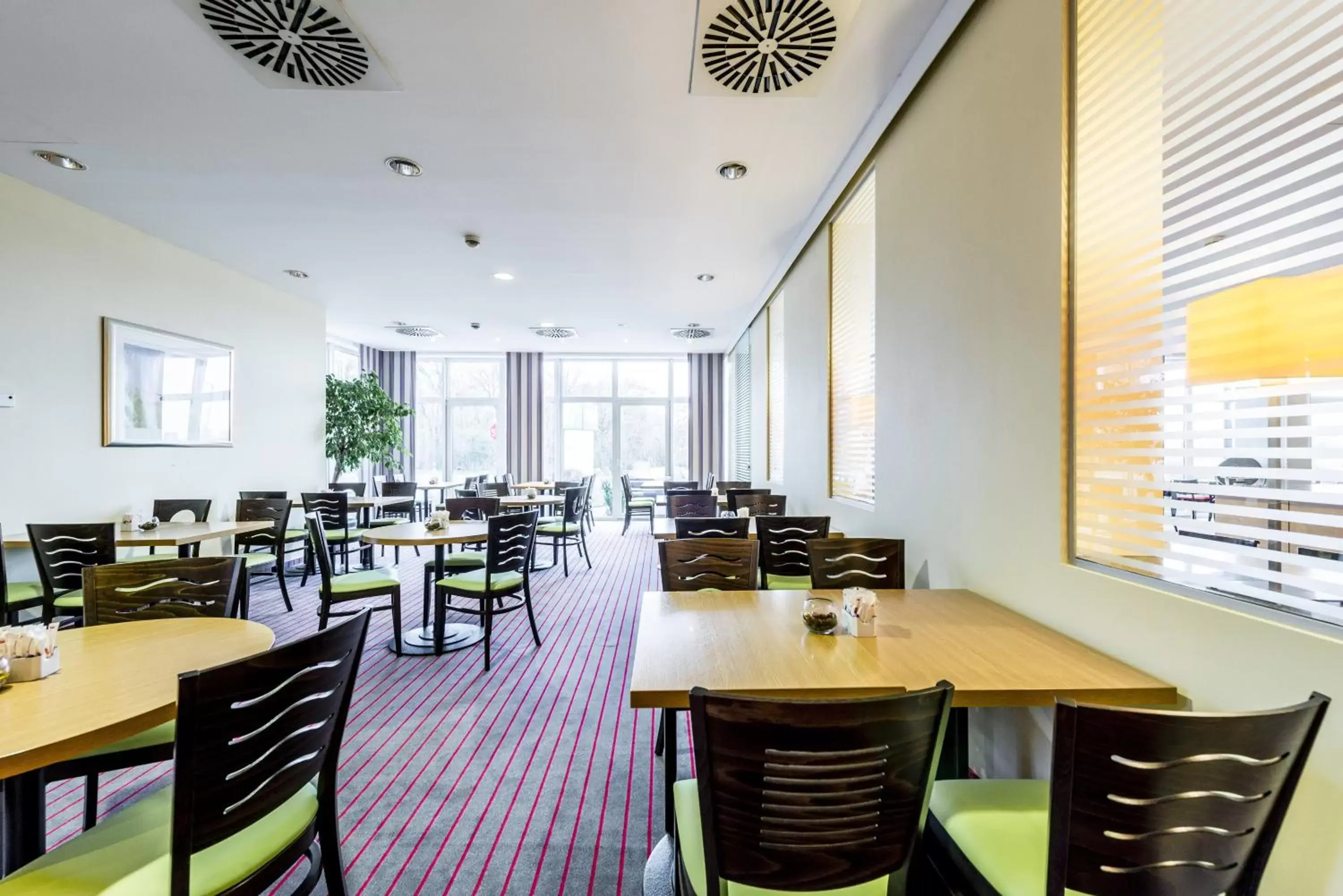 Restaurant/Places to Eat in Holiday Inn Express Frankfurt Airport, an IHG Hotel