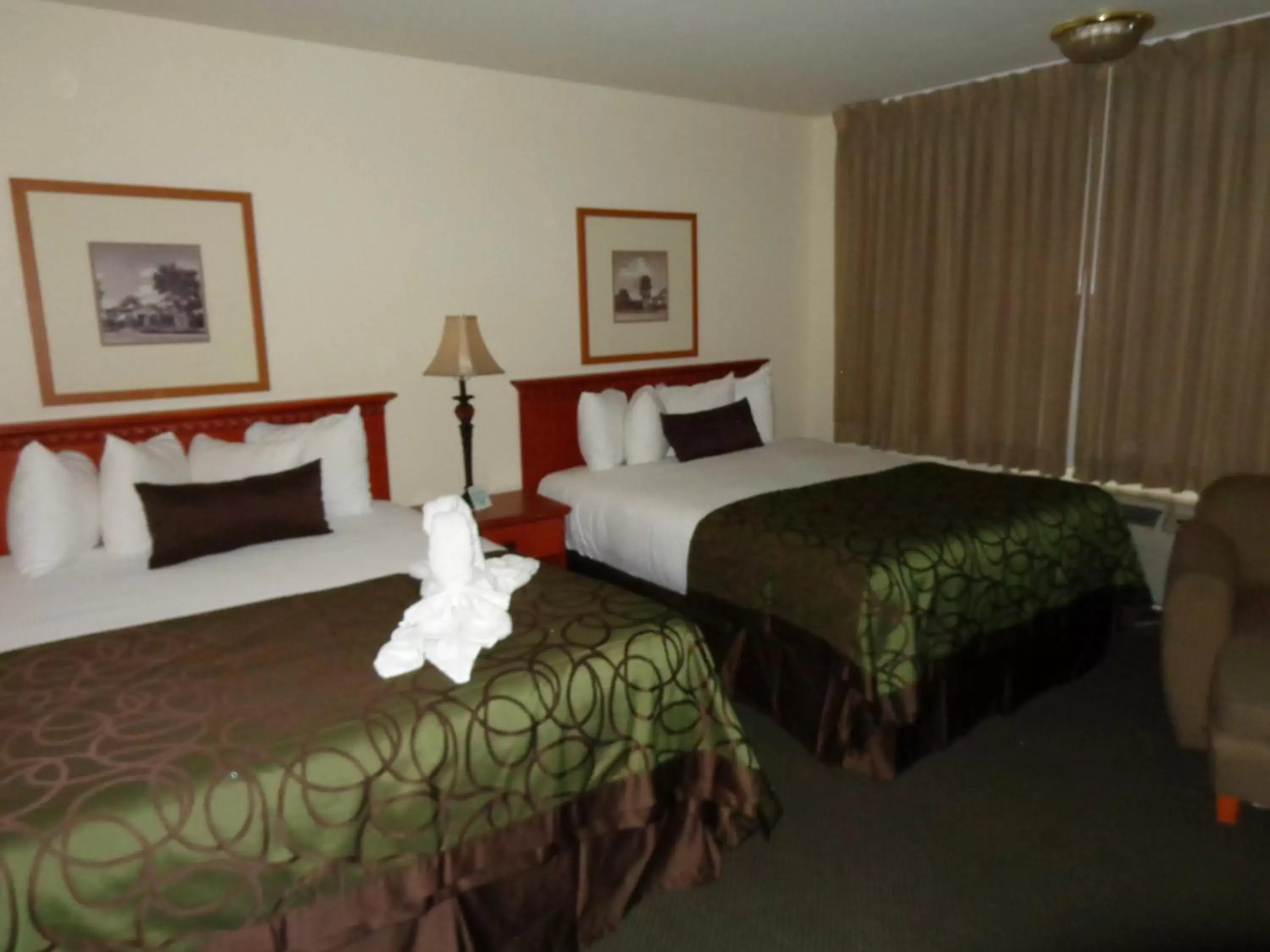 Bathroom, Bed in Coronado Motor Hotel, a Travelodge by Wyndham