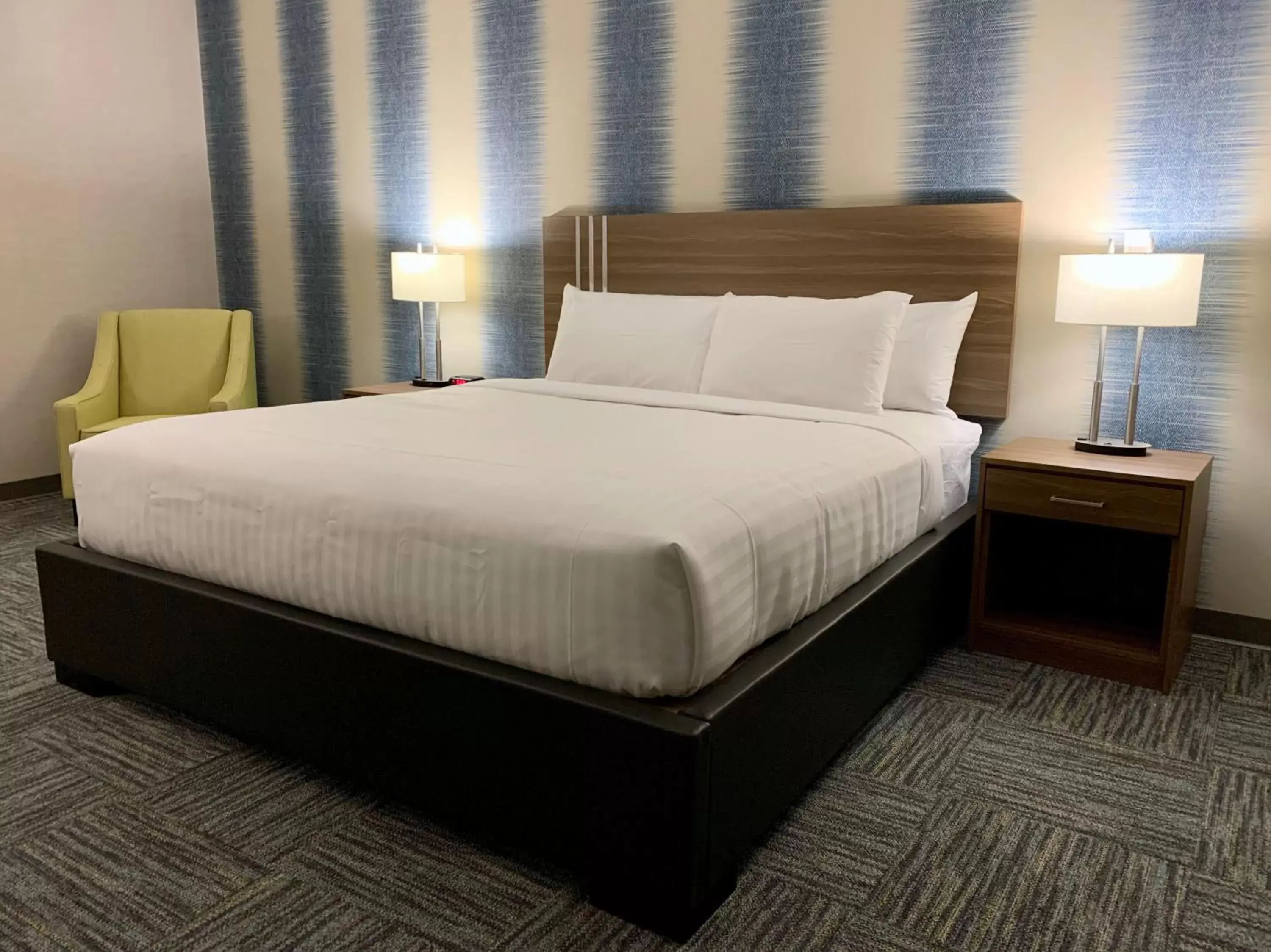 Bed in Meridian Inn & Suites Regina Airport