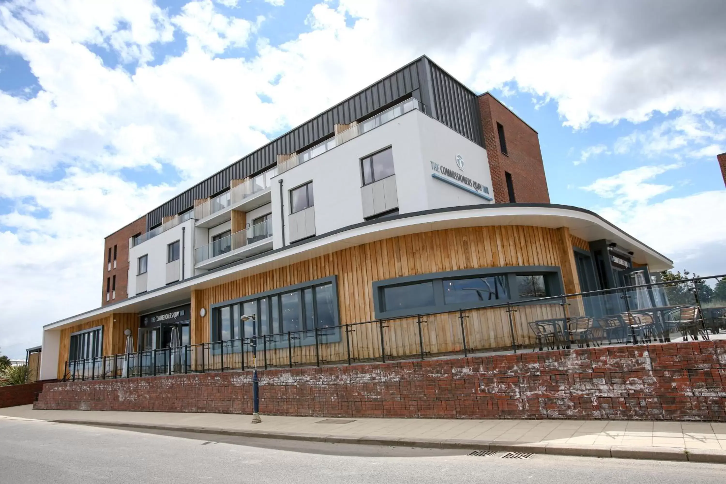 Restaurant/places to eat, Property Building in The Commissioners Quay Inn - The Inn Collection Group