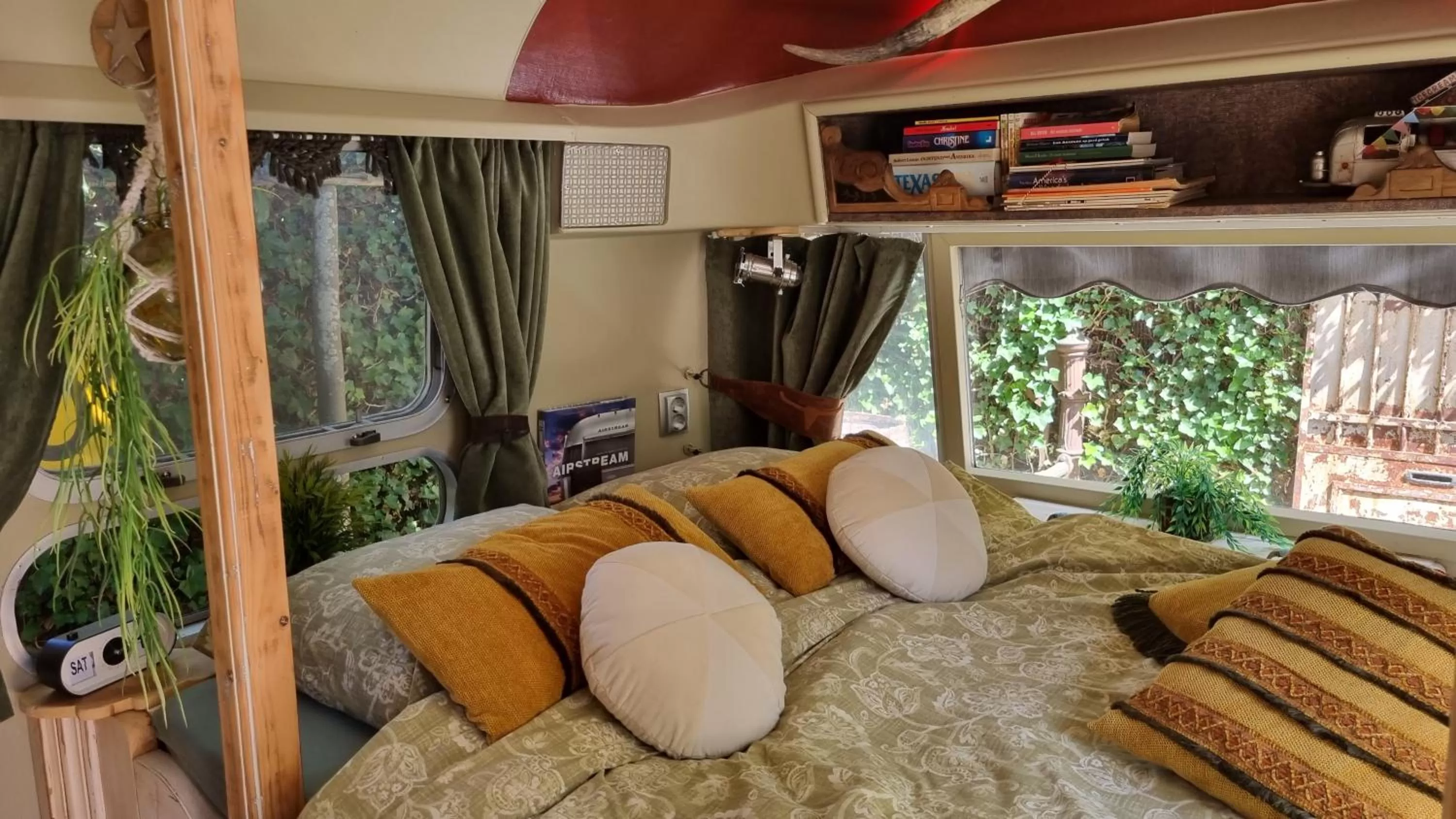 Bedroom in AirstreamNB