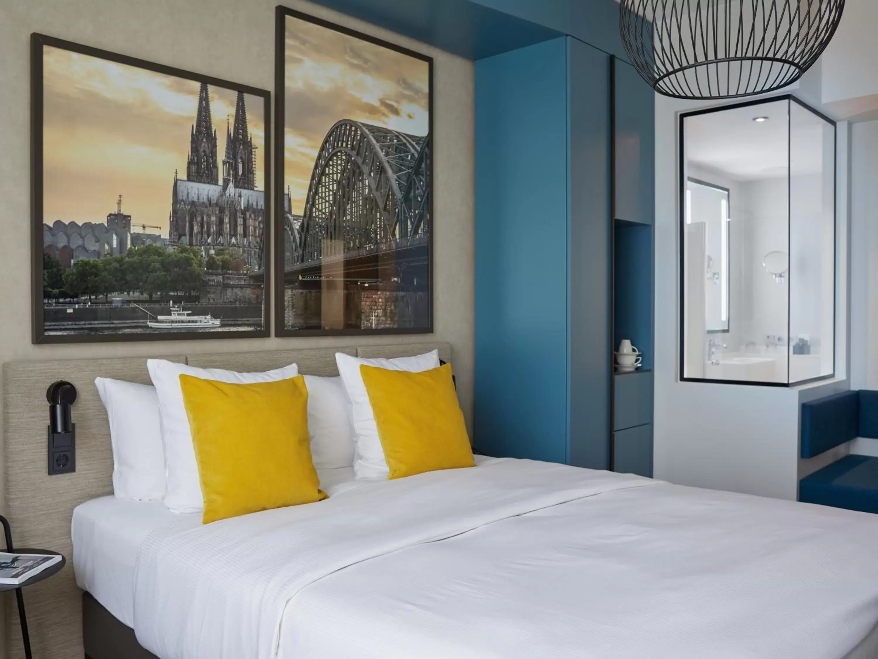 Bed in Hotel Mondial am Dom Cologne MGallery