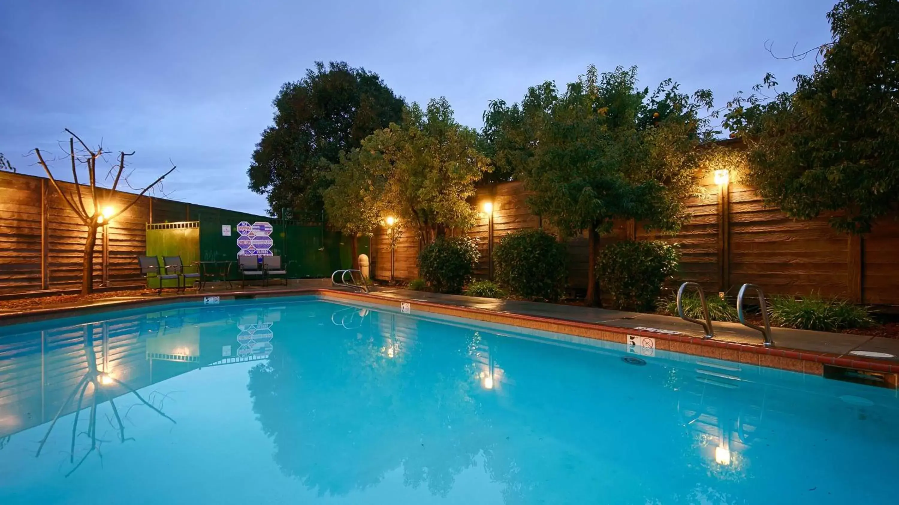 On site, Swimming Pool in Best Western Lanai Garden Inn & Suites