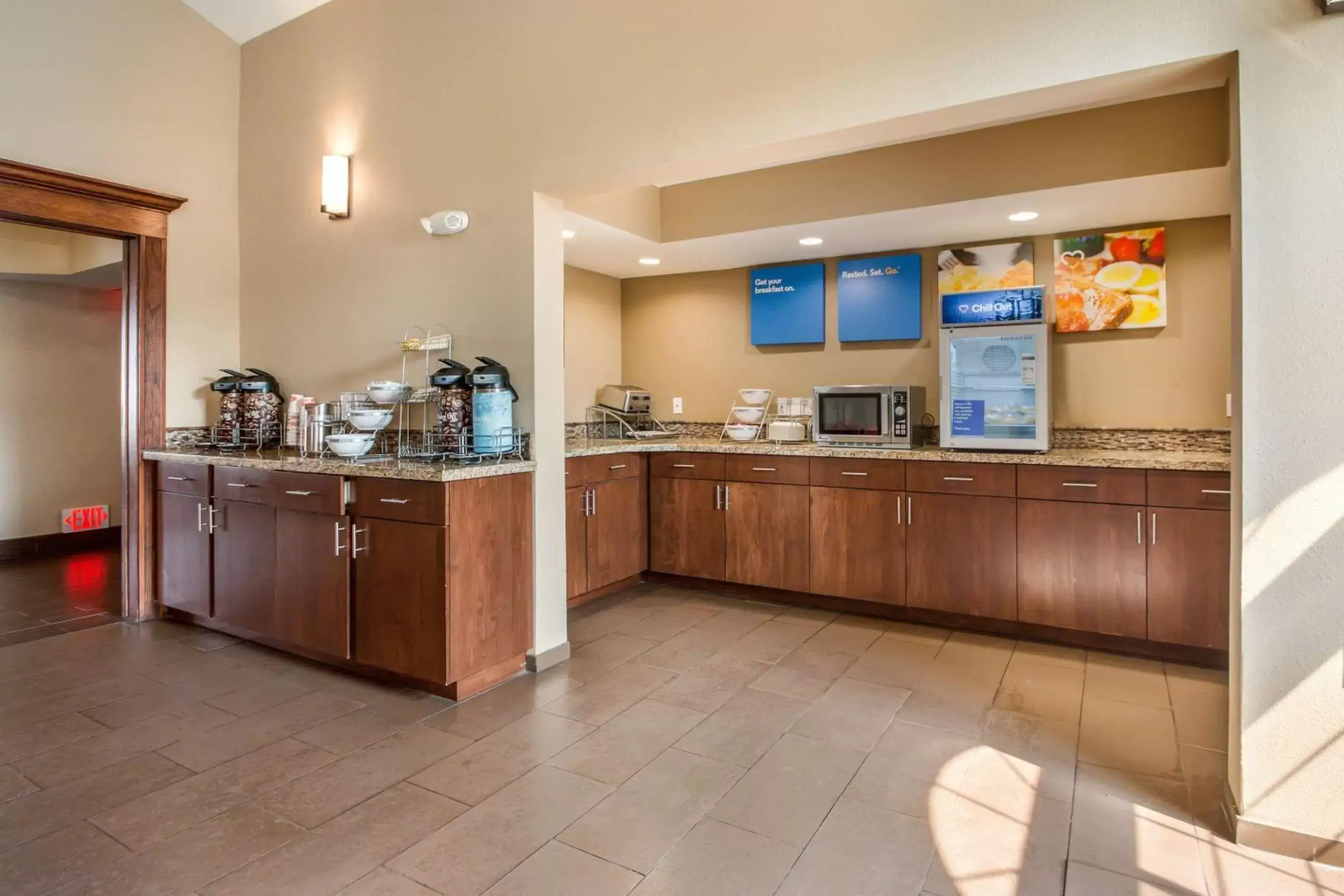 Restaurant/places to eat, Kitchen/Kitchenette in Comfort Inn Lehi - Thanksgiving Point Area
