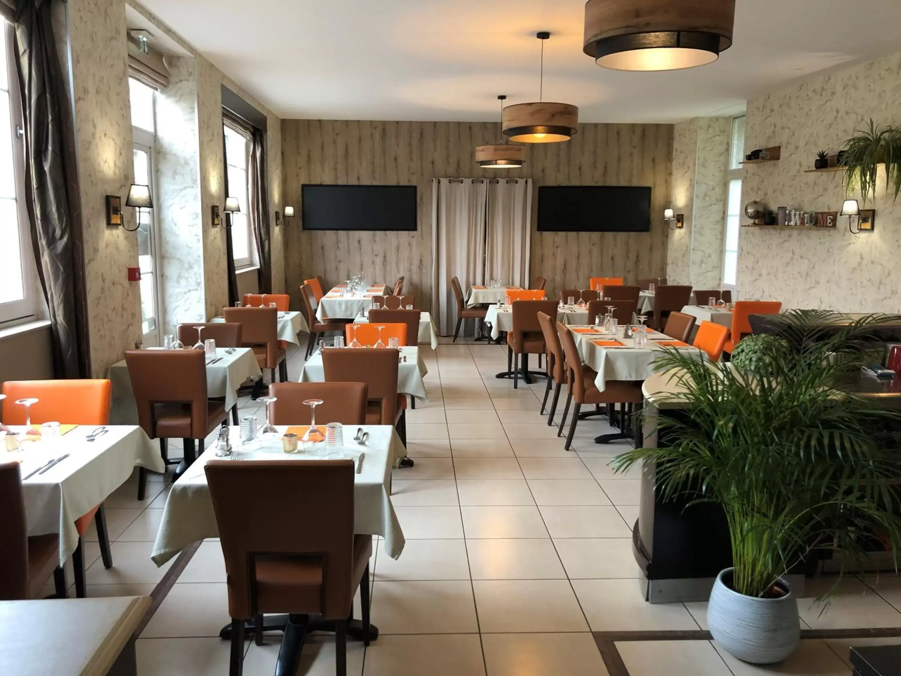 Restaurant/Places to Eat in Logis Hotel Beaudon