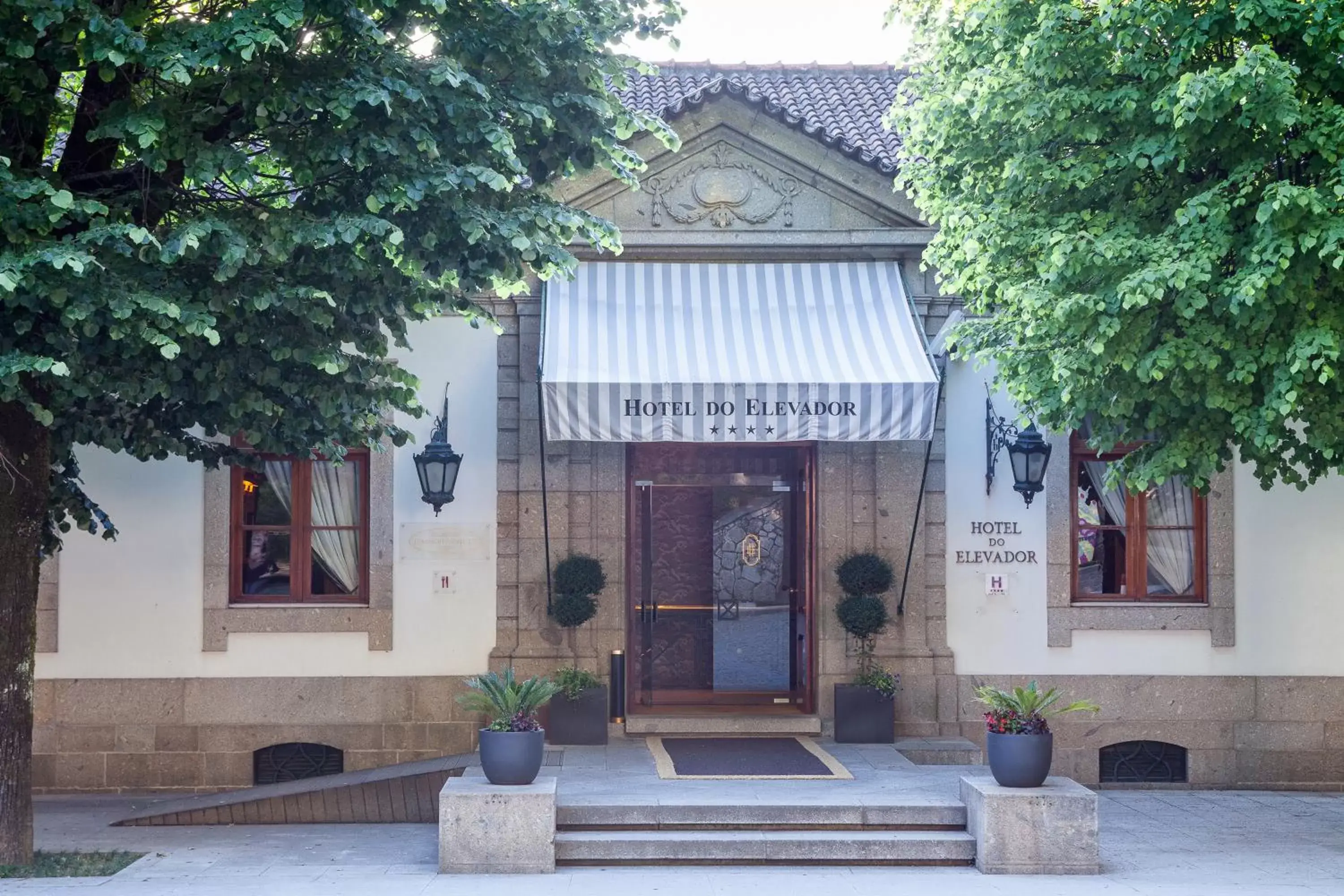 Facade/entrance, Property Building in Hotel do Elevador