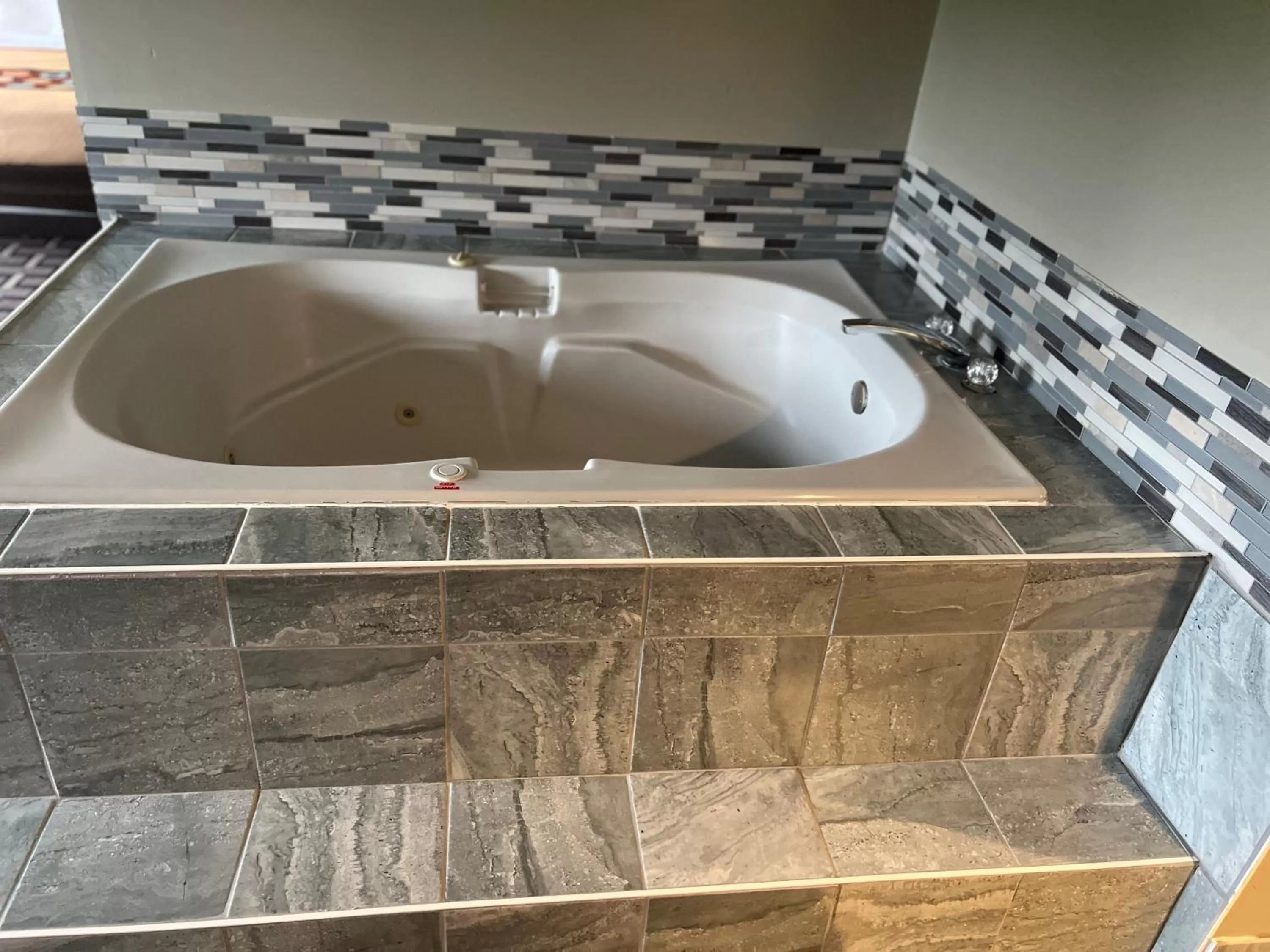 Sky Lodge Inn & Suites - Delavan