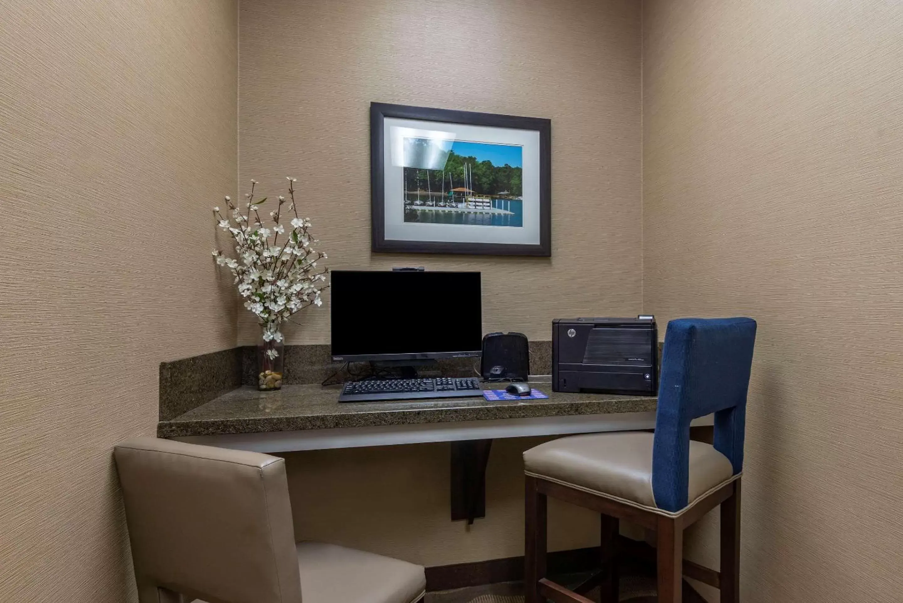 Business facilities, TV/Entertainment Center in Comfort Suites Lake Norman - Huntersville