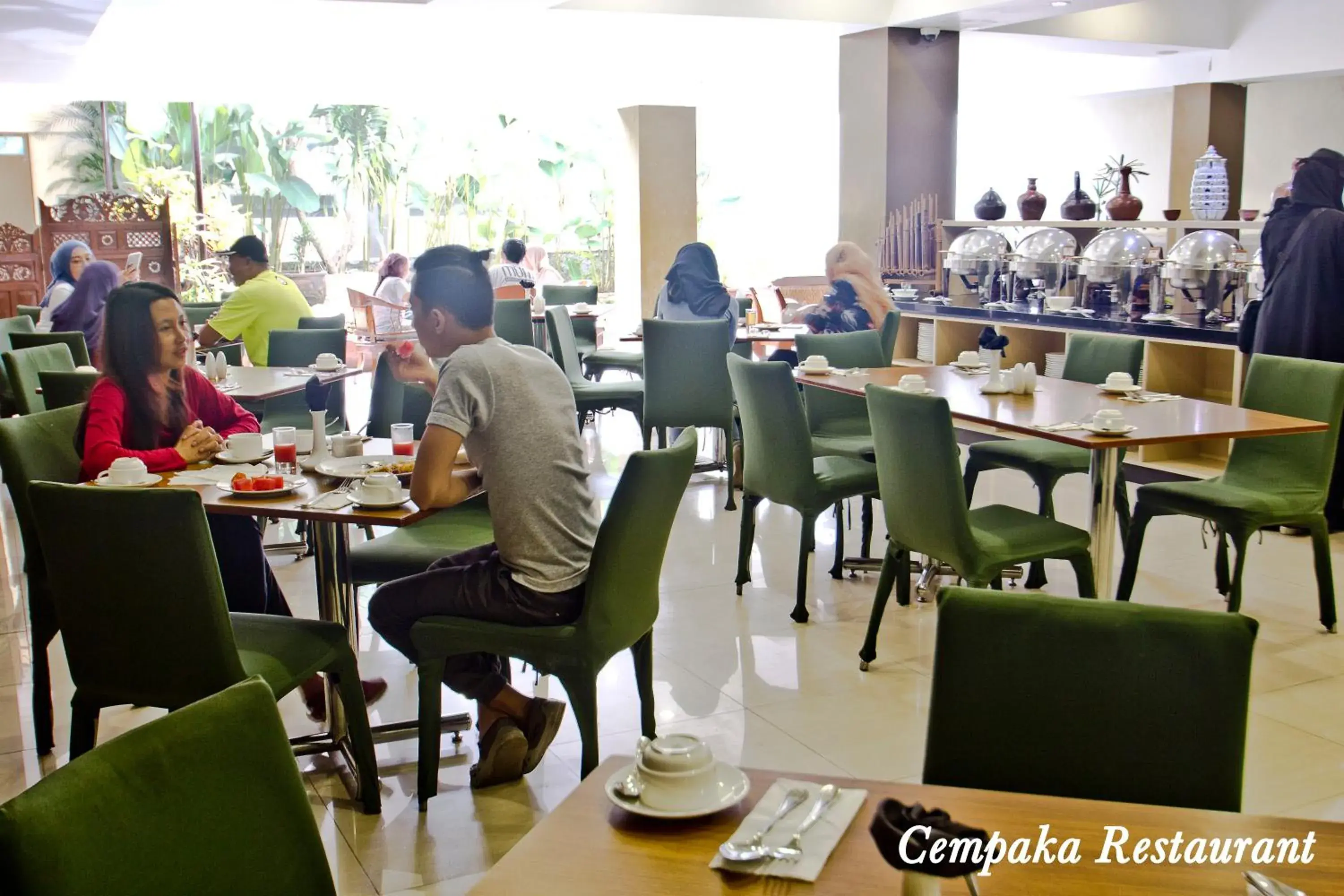Restaurant/places to eat in De Batara Hotel