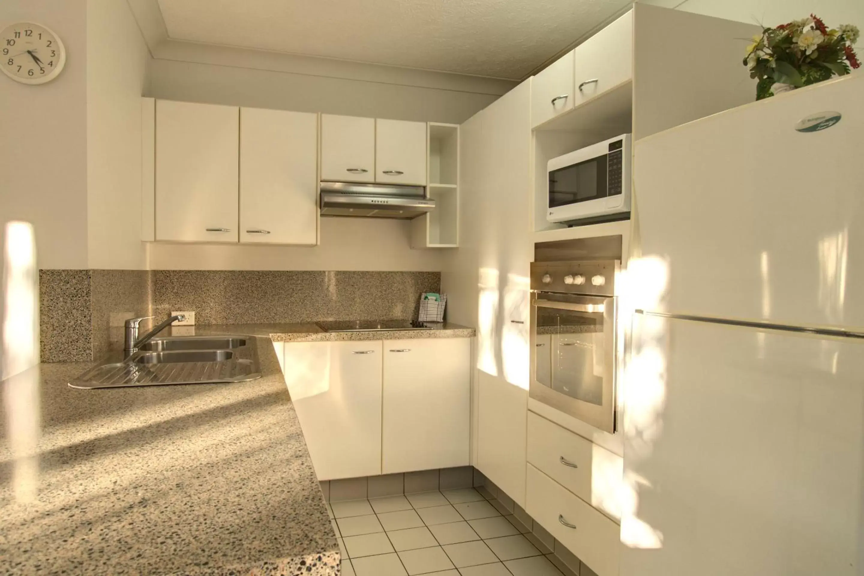 Kitchen or kitchenette, Kitchen/Kitchenette in Grande Florida Beachside Resort