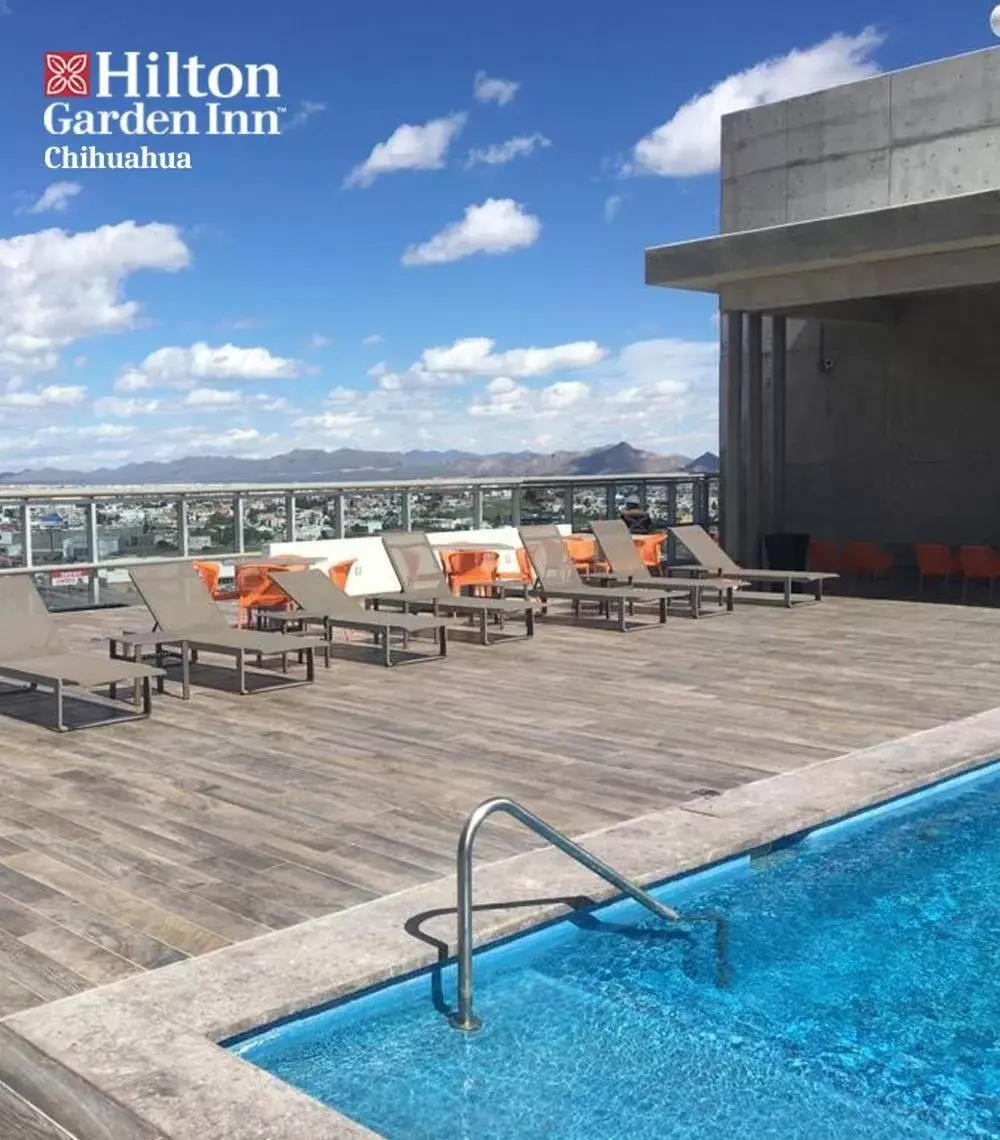 Swimming Pool in Hilton Garden Inn Chihuahua