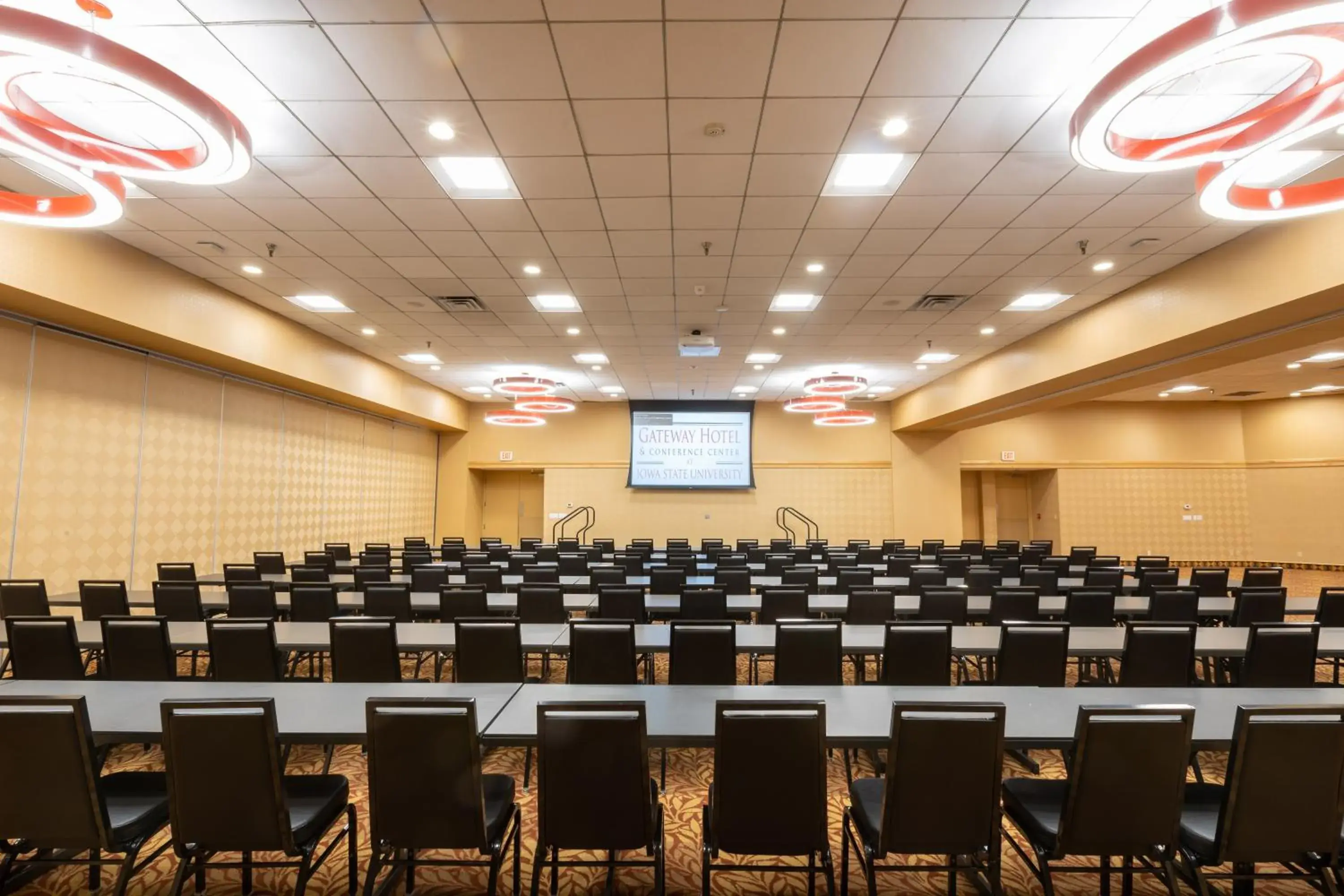 Meeting/conference room in Gateway Hotel and Conference Center