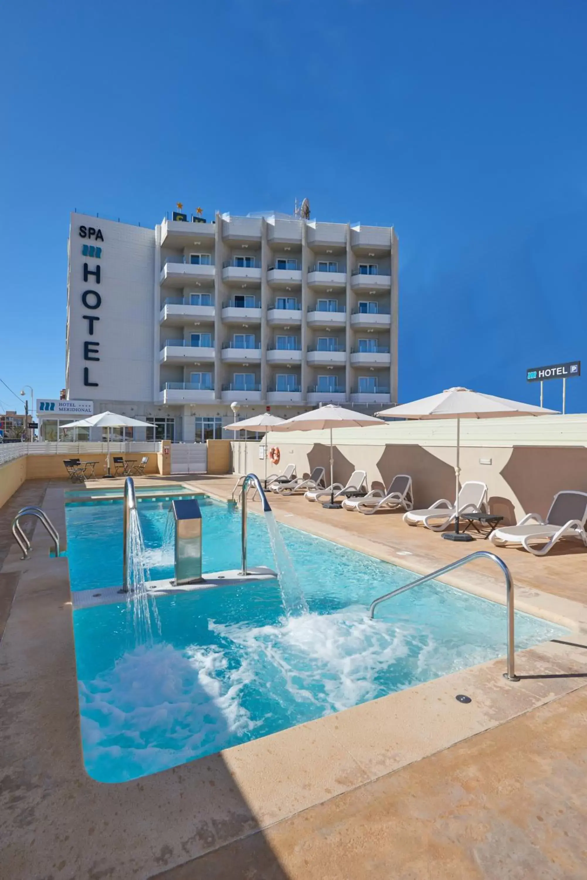 Facade/entrance in Hotel Meridional Facade/entrance in Hotel Meridional