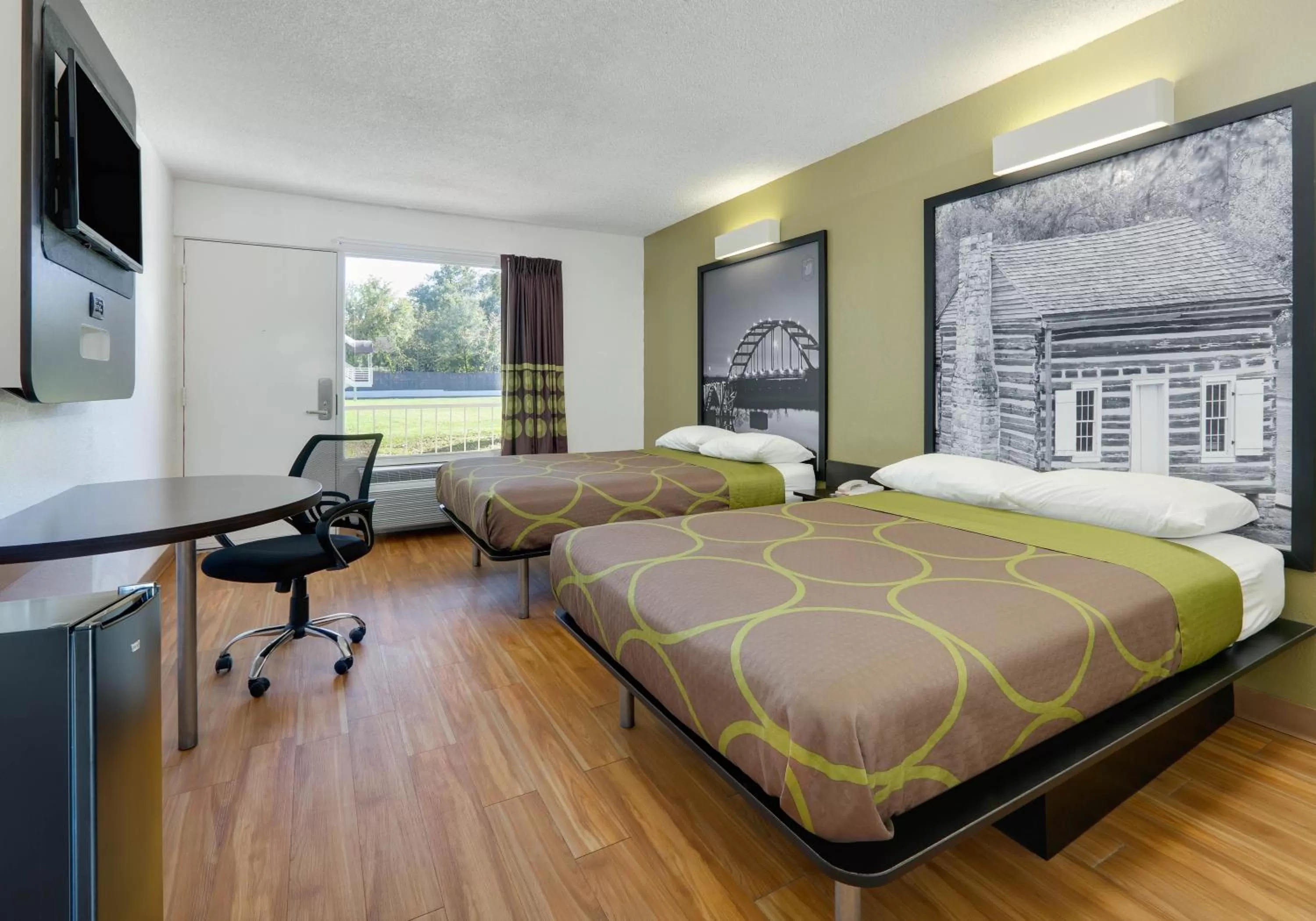 Photo of the whole room, Bed in Super 8 by Wyndham Fort Smith