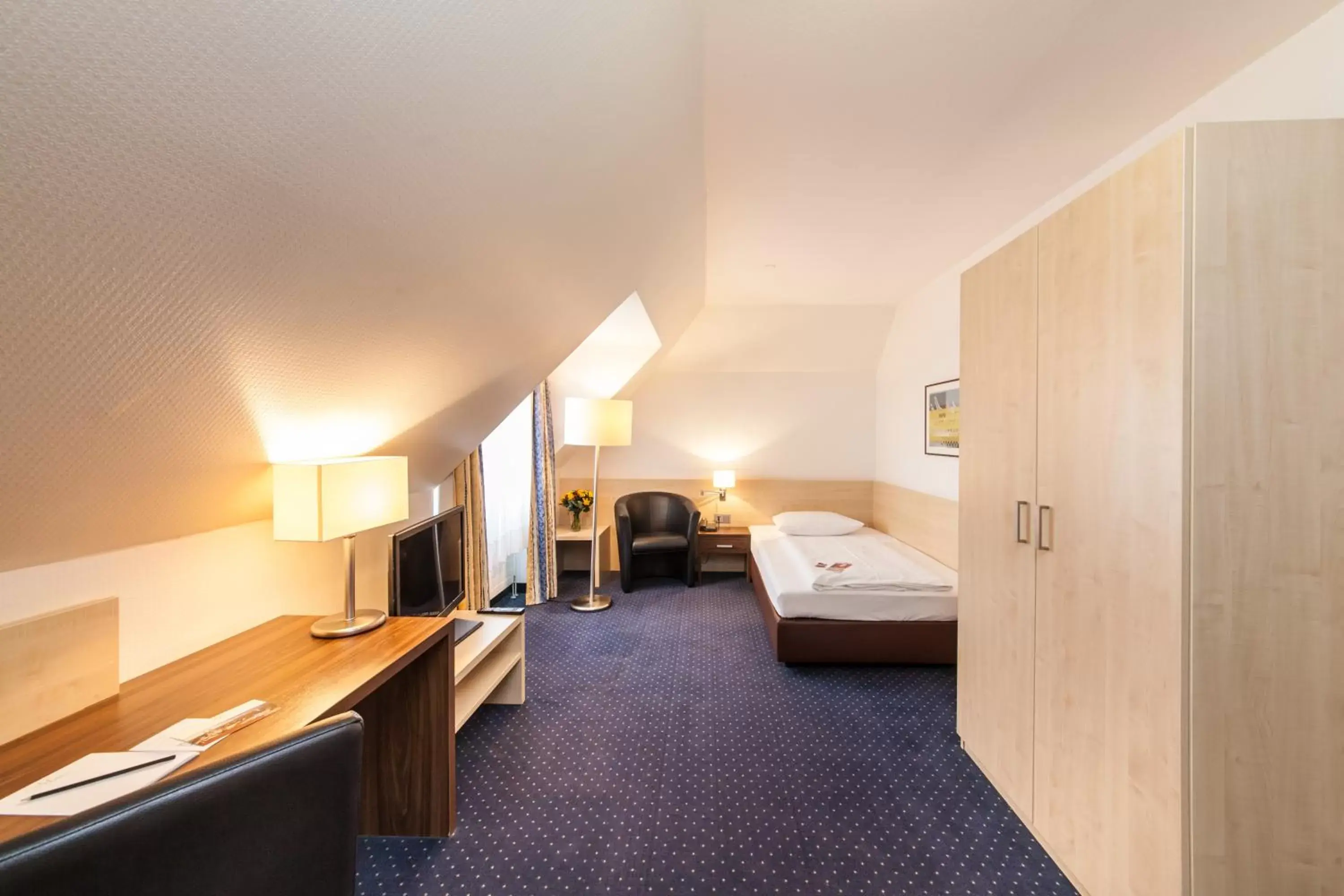 Bedroom, Bed in Novum Hotel Mariella Airport