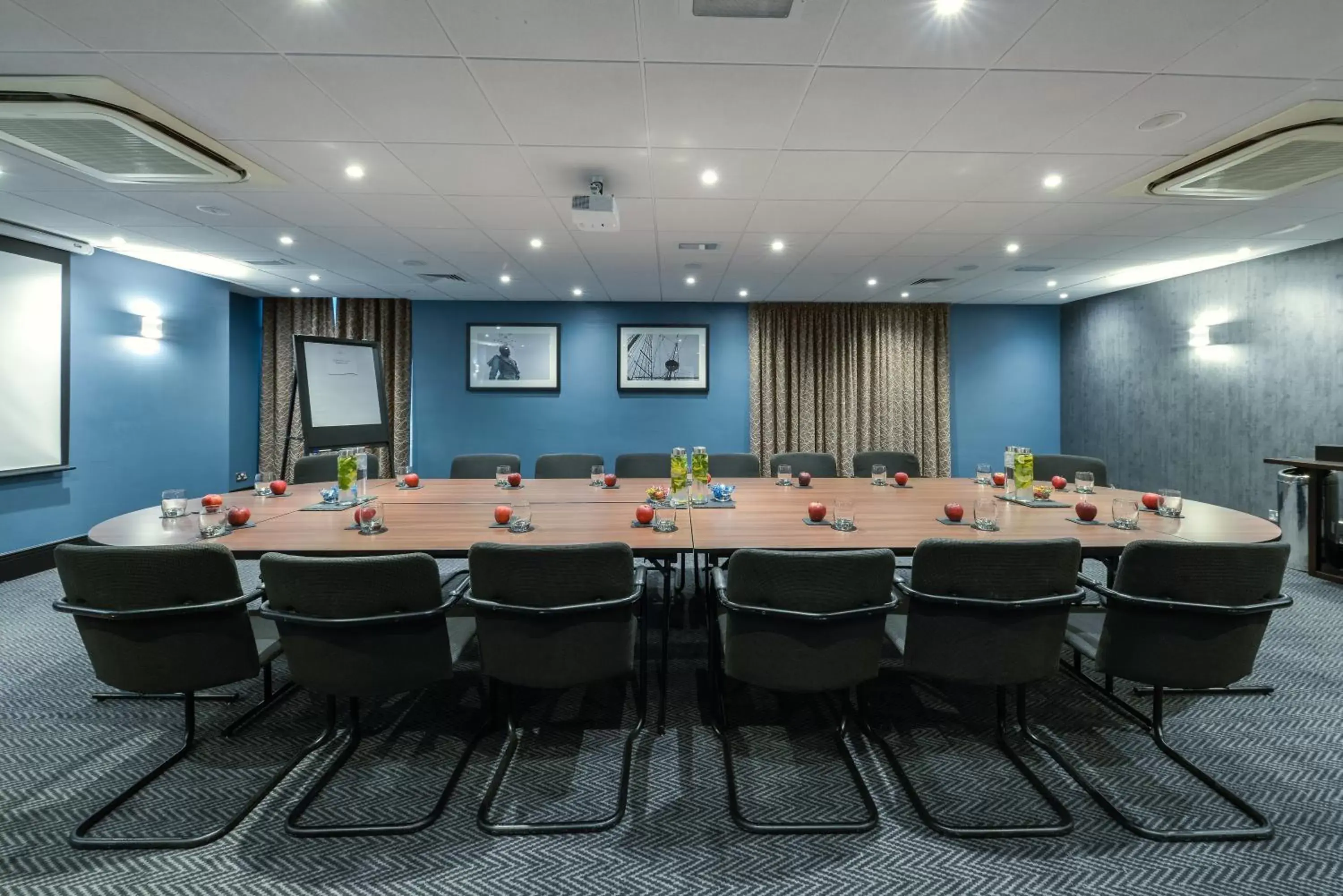 Meeting/conference room in Crowne Plaza Plymouth, an IHG Hotel