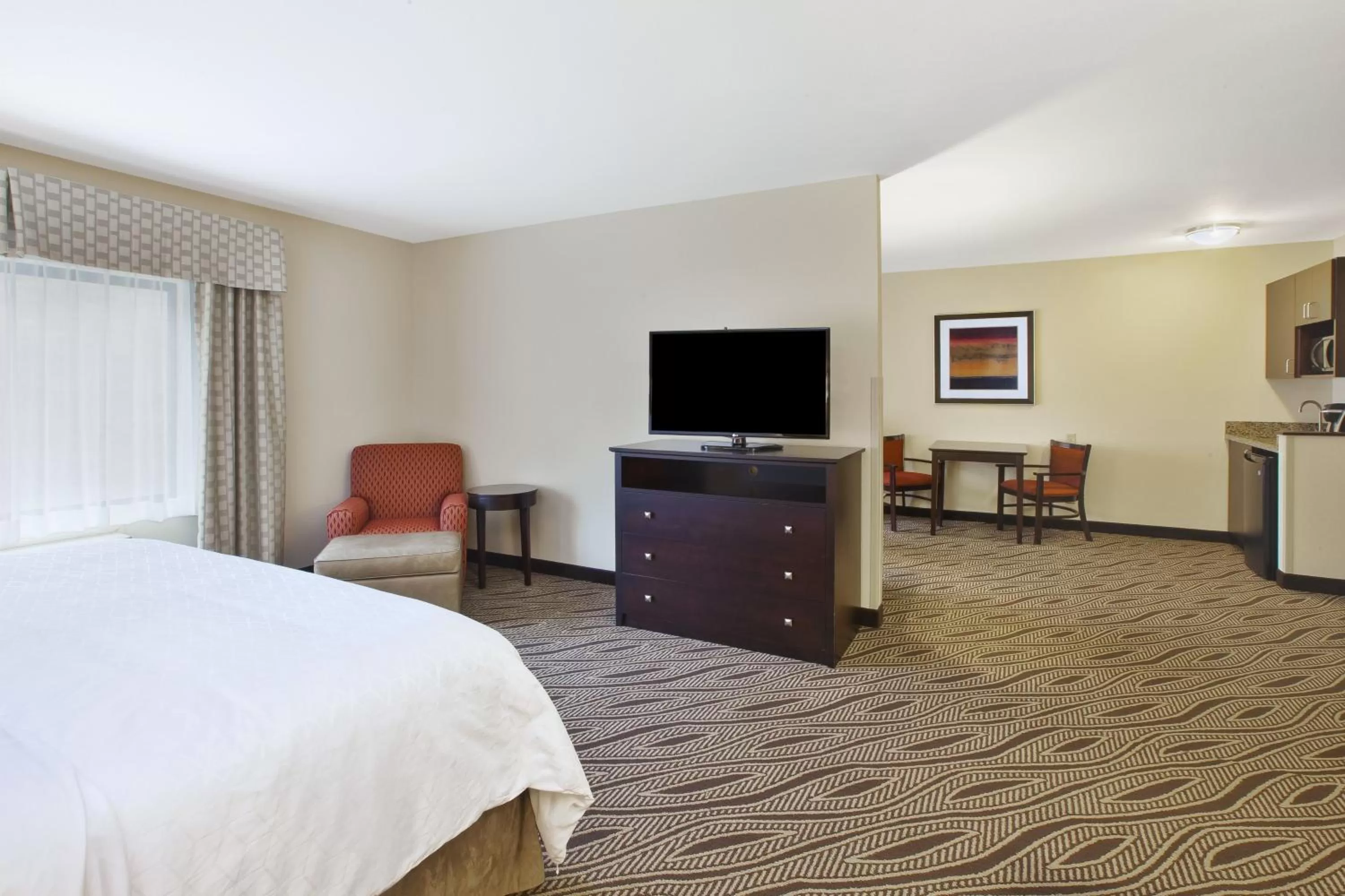 Photo of the whole room, Bed in Holiday Inn Express & Suites Washington - Meadow Lands by IHG