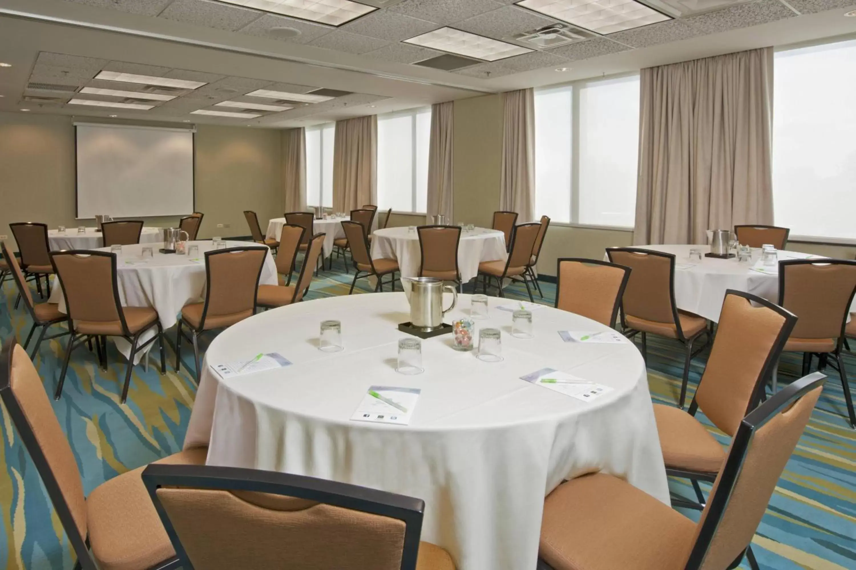 Meeting/conference room, Restaurant/Places to Eat in SpringHill Suites by Marriott Chicago O'Hare