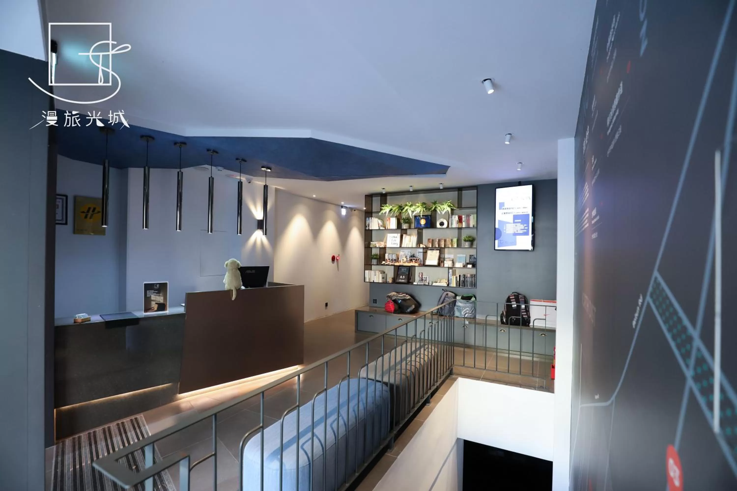 On-site shops in Slow Town Hotel-Glowing