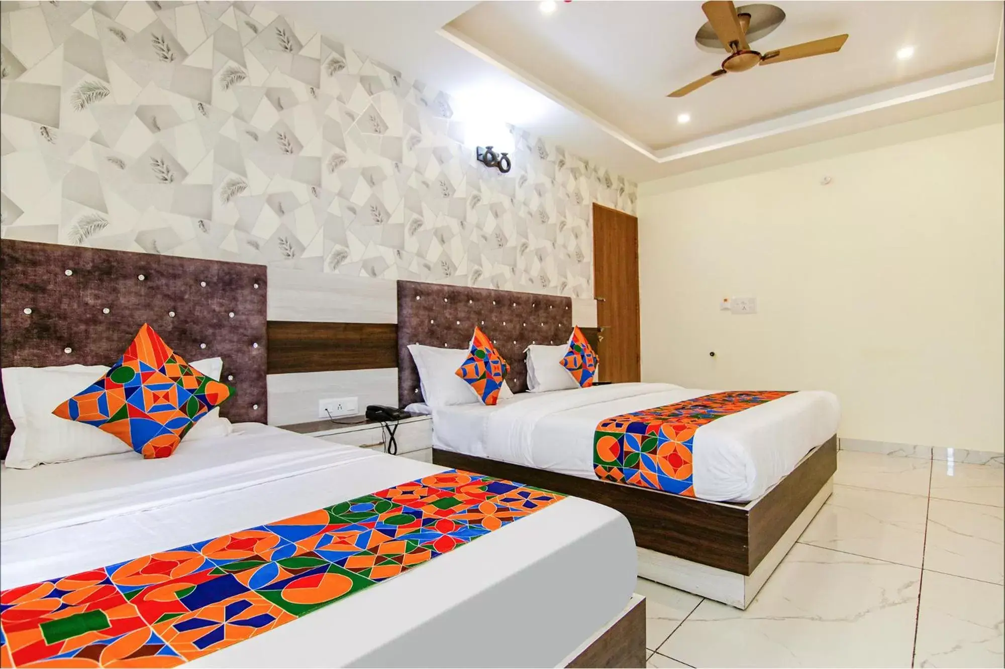 Photo of the whole room, Bed in FabHotel Meridian Inn Photo of the whole room, Bed in FabHotel Meridian Inn