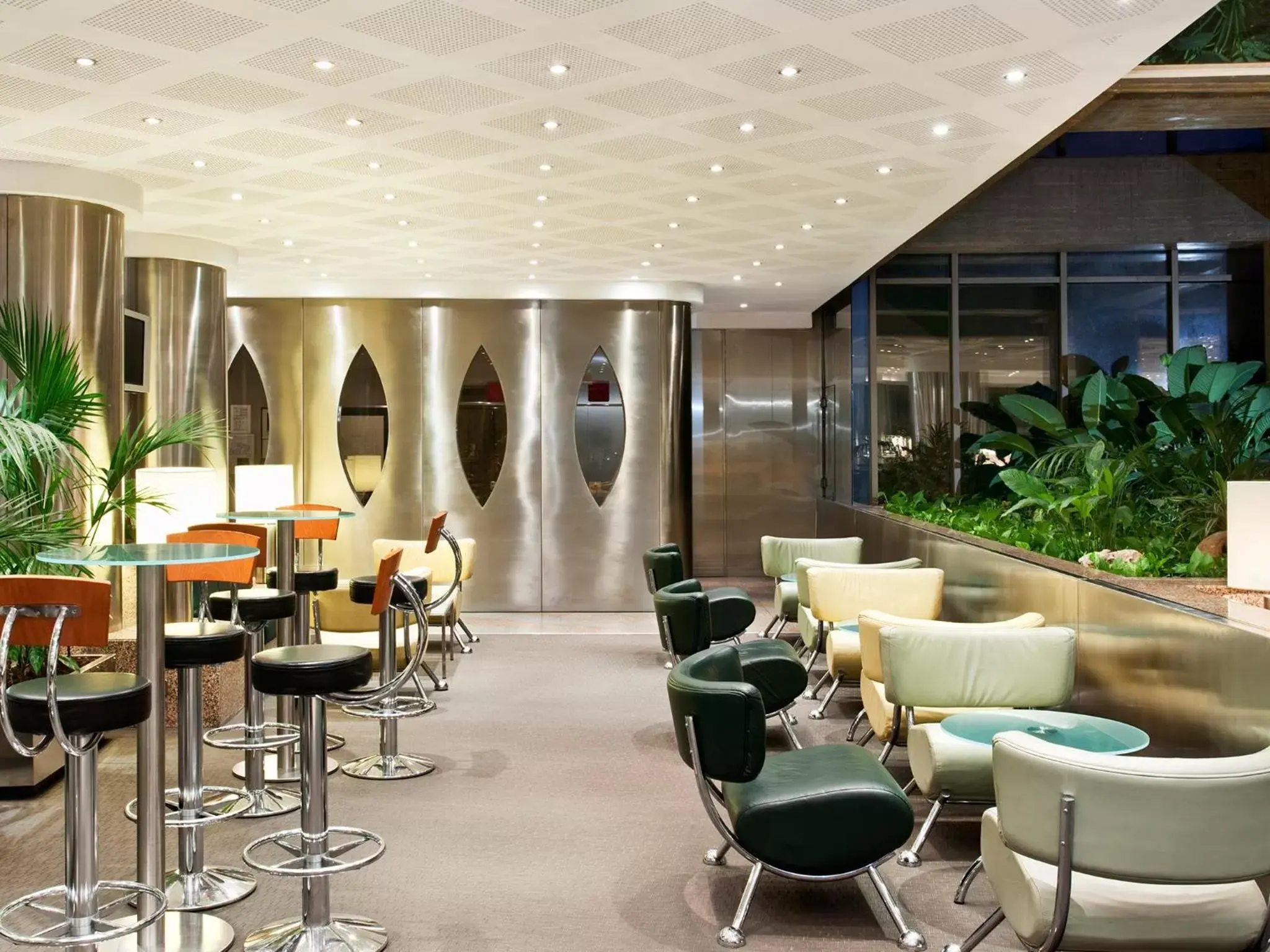 Lounge or bar, Restaurant/Places to Eat in Holiday Inn Lisbon-Continental, an IHG Hotel
