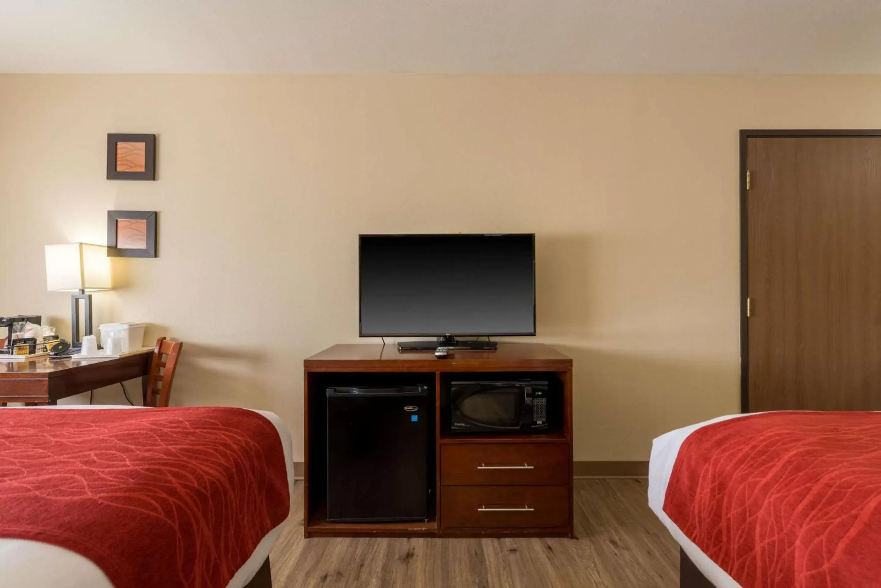 Bedroom, TV/Entertainment Center in Comfort Inn & Suites Alamosa