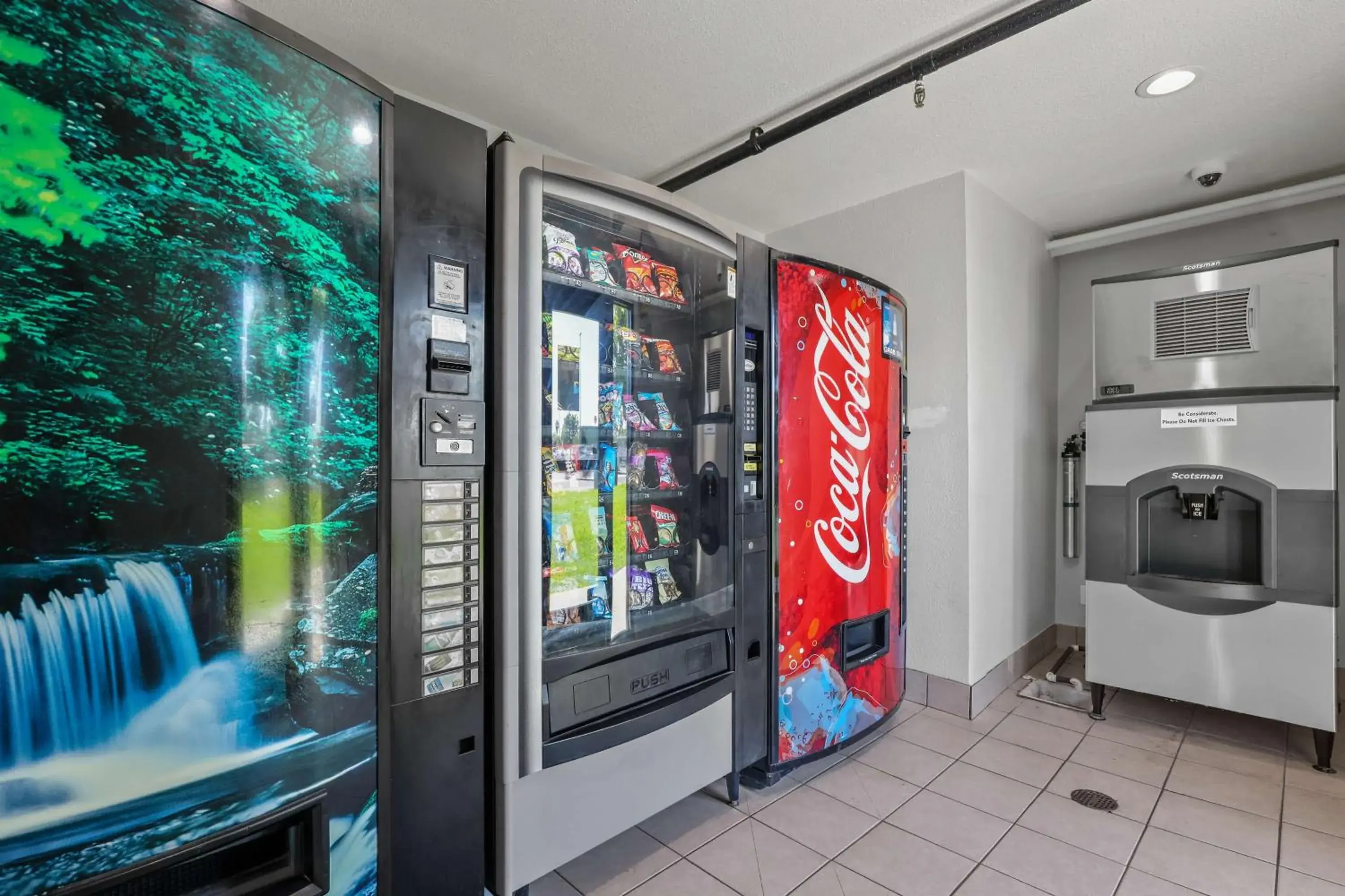 Property building in Motel 6-Escondido, CA Property building in Motel 6-Escondido, CA