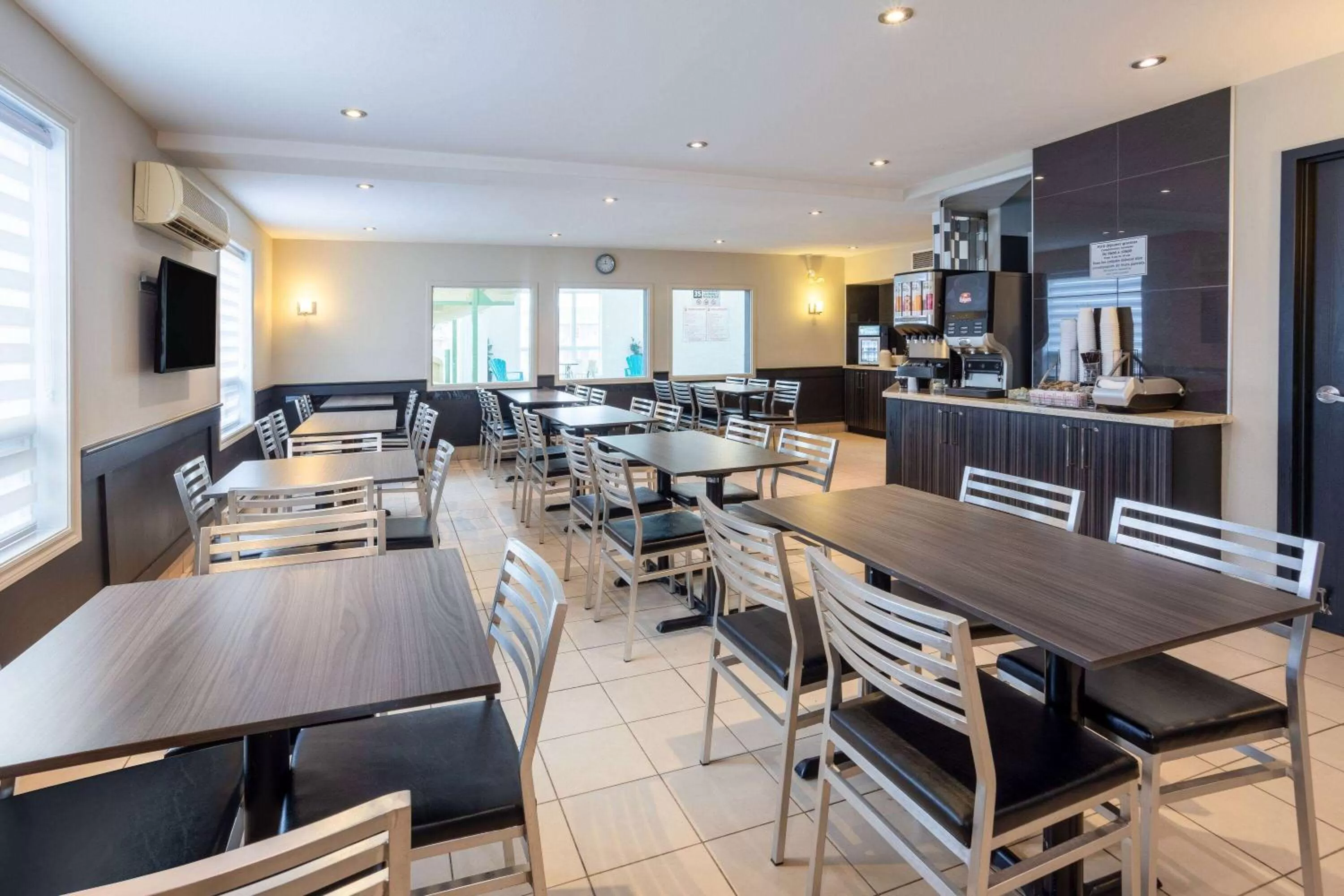 Breakfast in Super 8 by Wyndham Quebec City