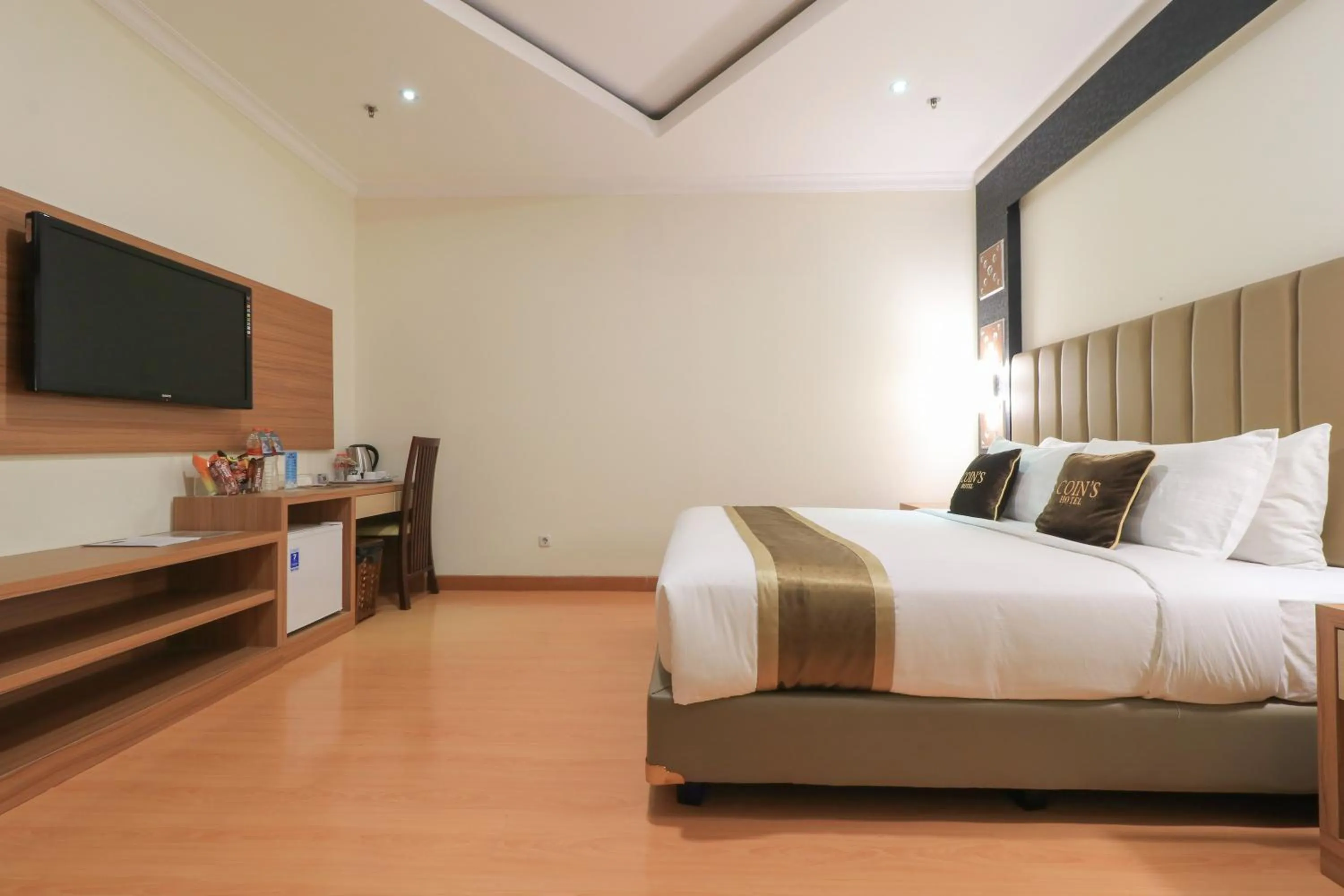 Bedroom, Bed in Coins Hotel Jakarta