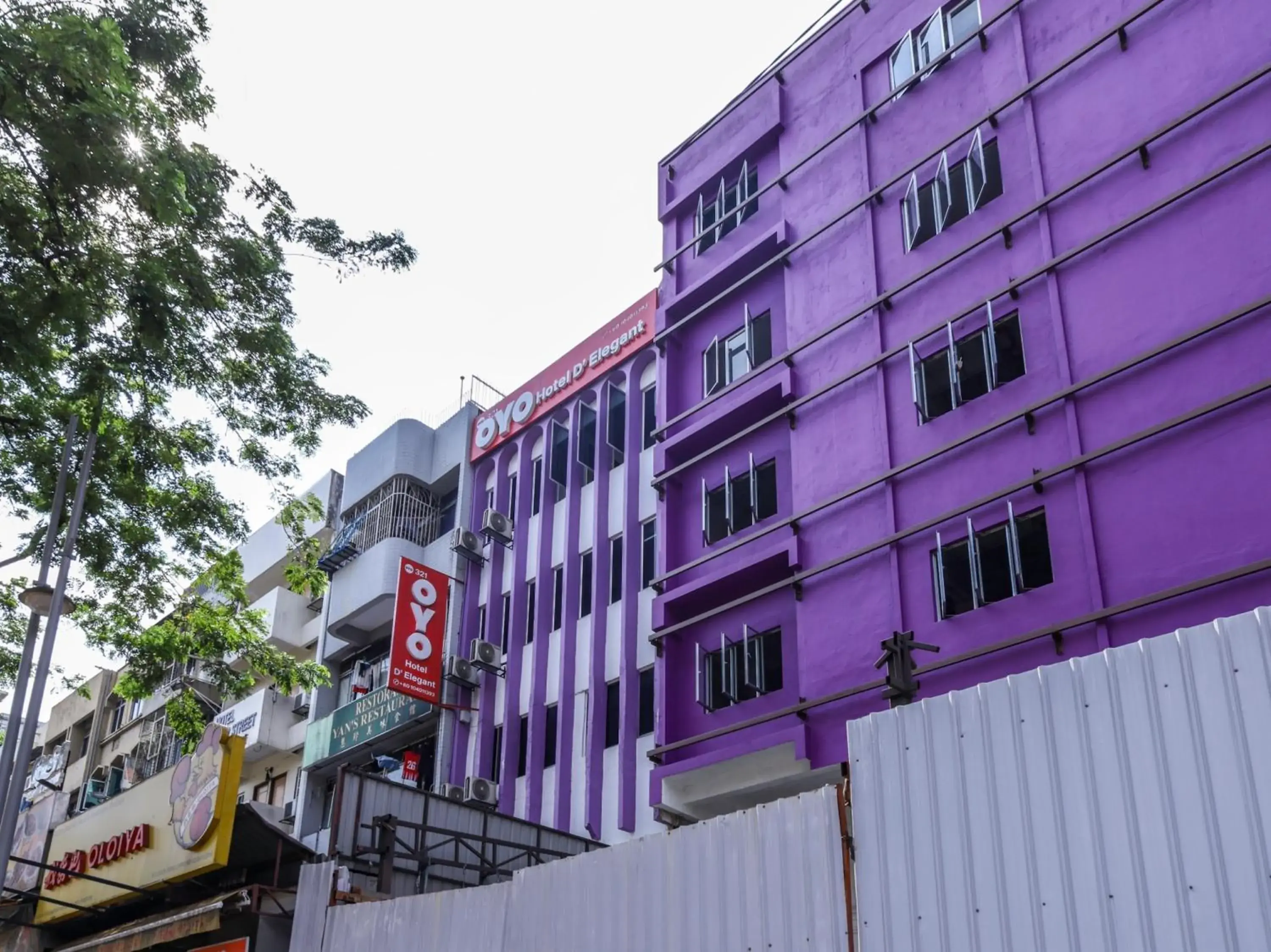 Facade/entrance, Property Building in OYO 321 Hotel D'Elegant