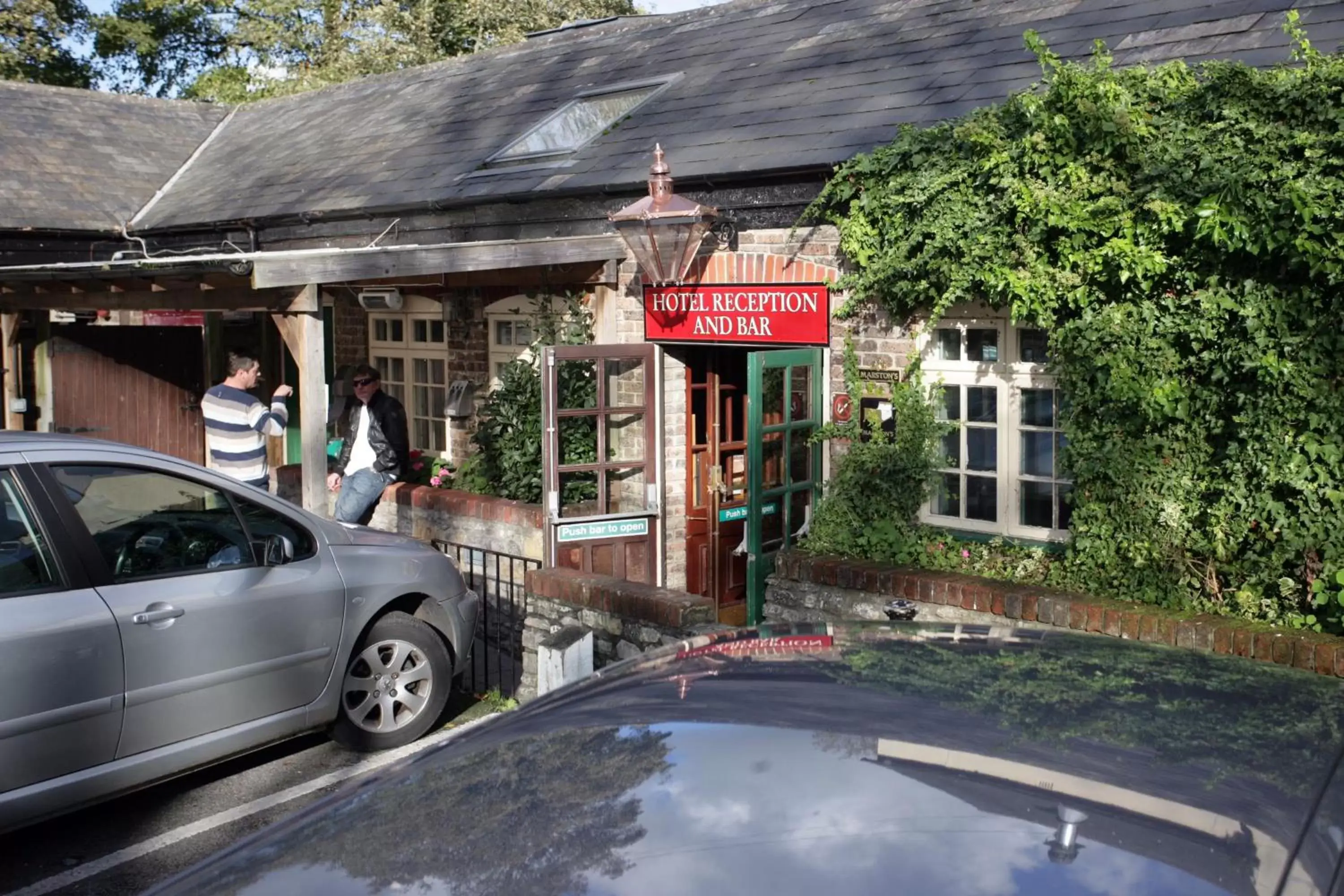 Facade/entrance in The Junction Hotel